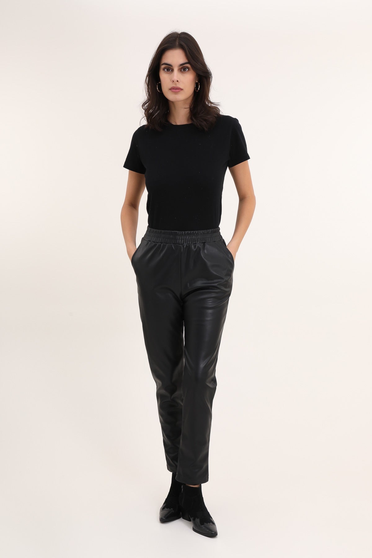 30601 Faux leather trousers