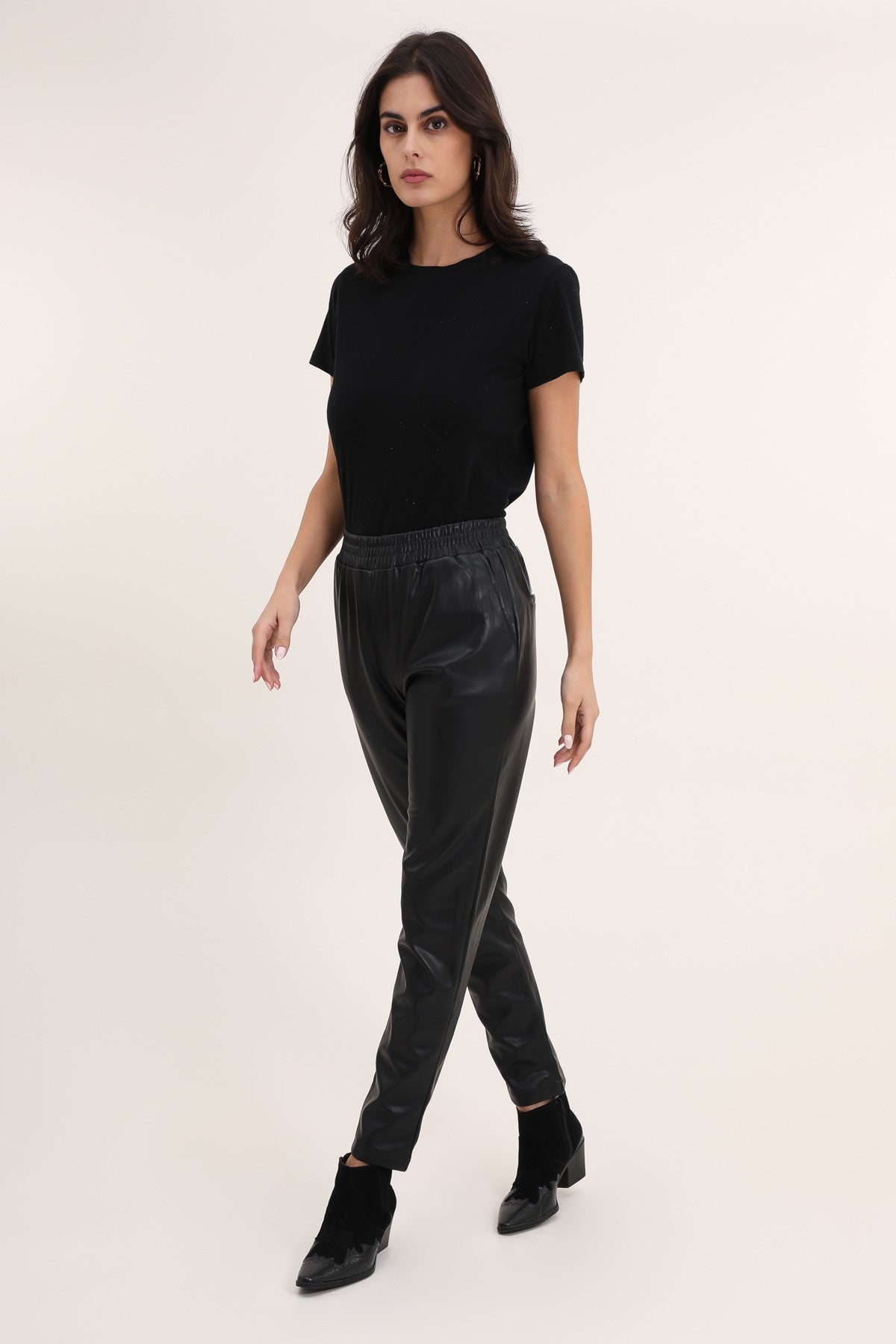 30601 Faux leather trousers