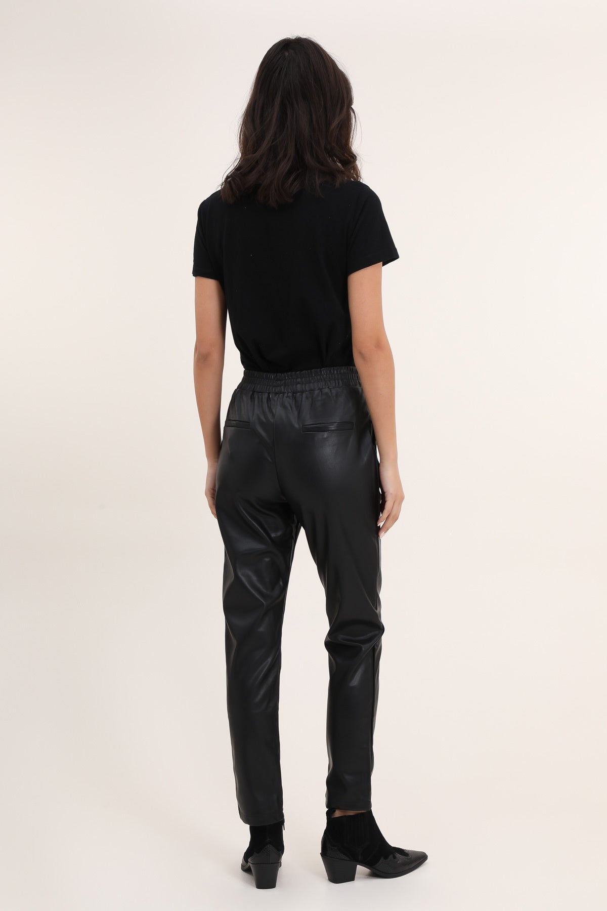 30601 Faux leather trousers