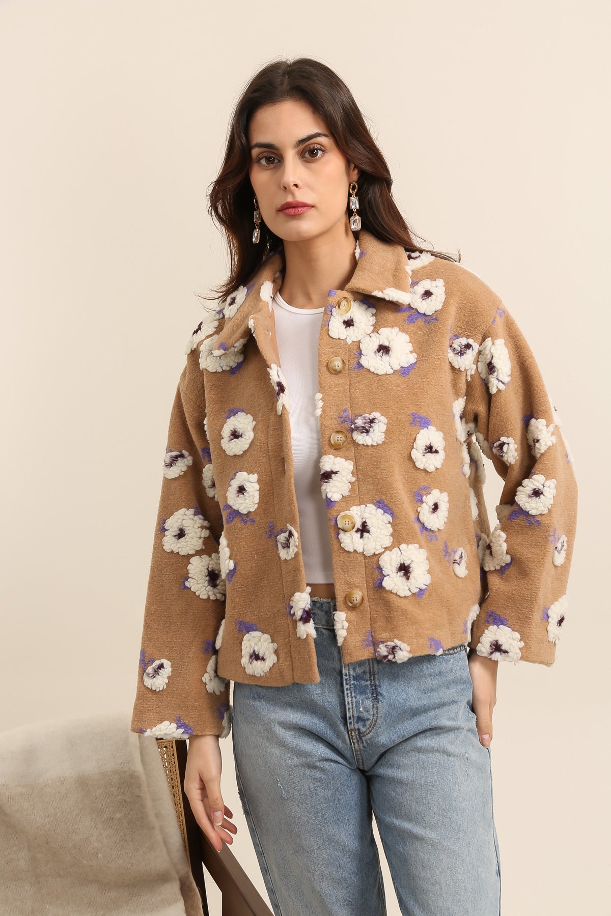 31833 Veste à fleurs