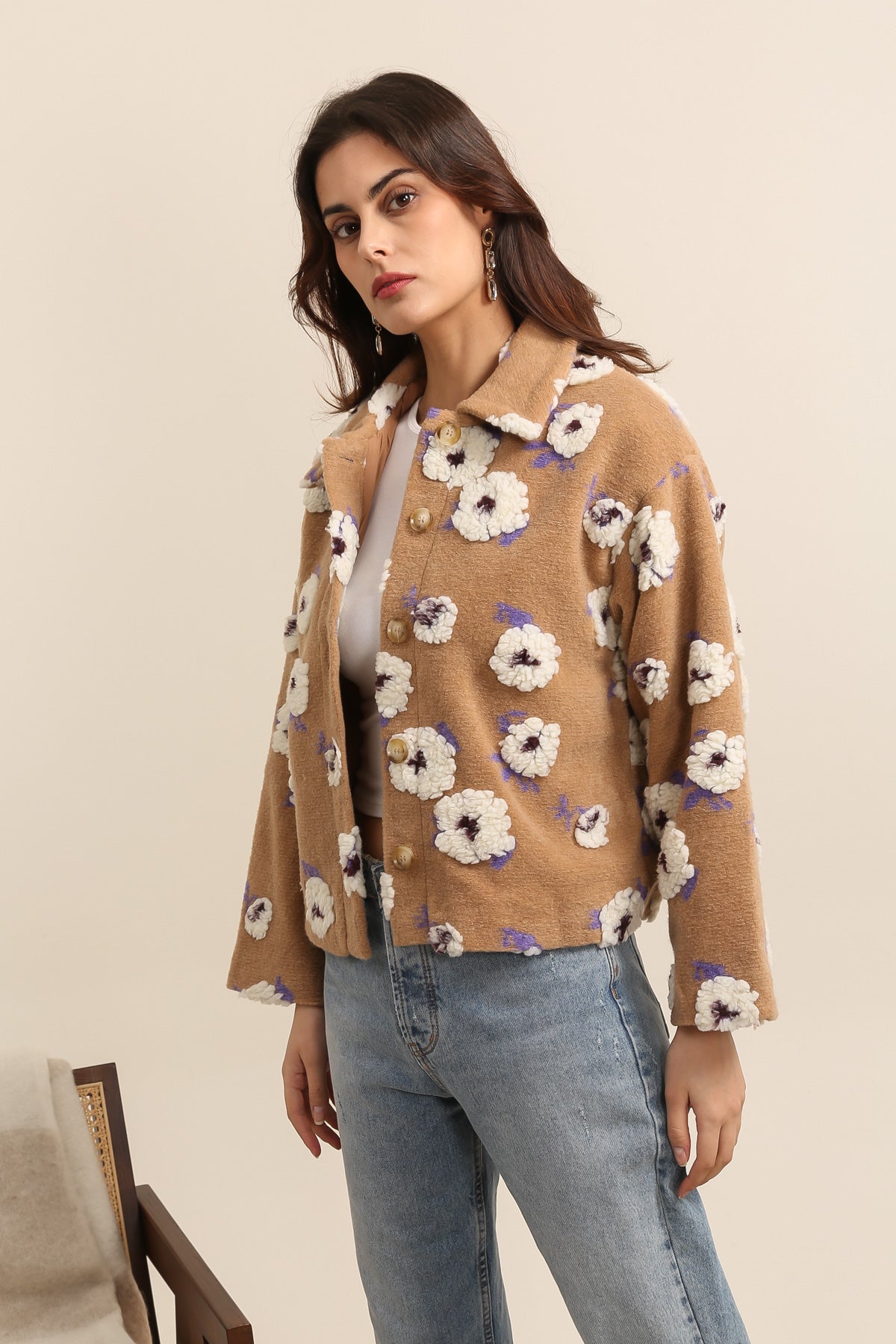 31833 Veste à fleurs