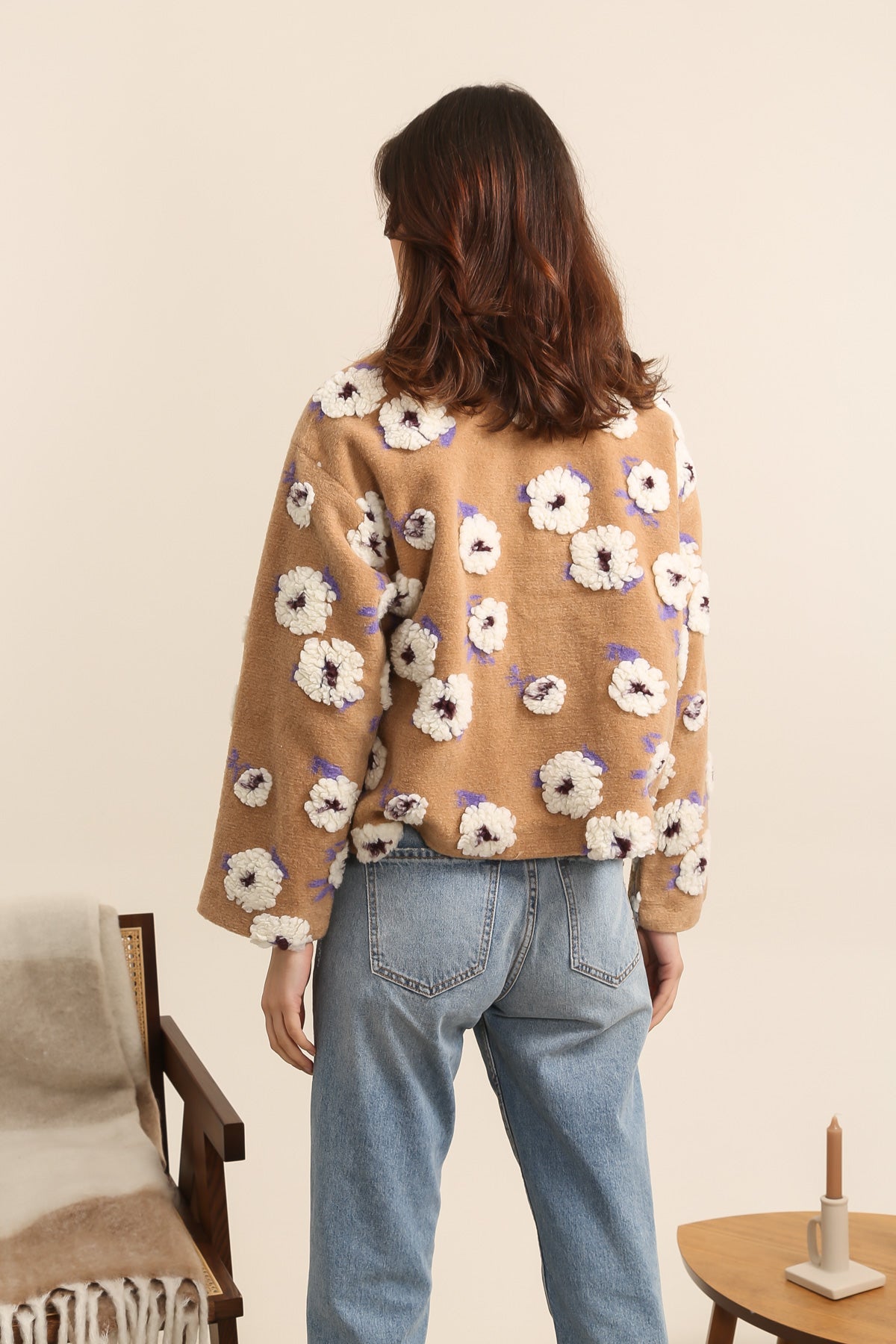 31833 Veste à fleurs