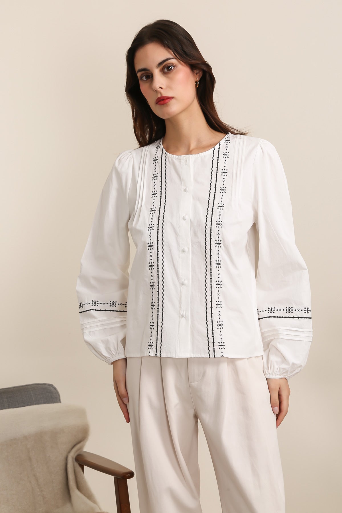 31893 Blouse brodée