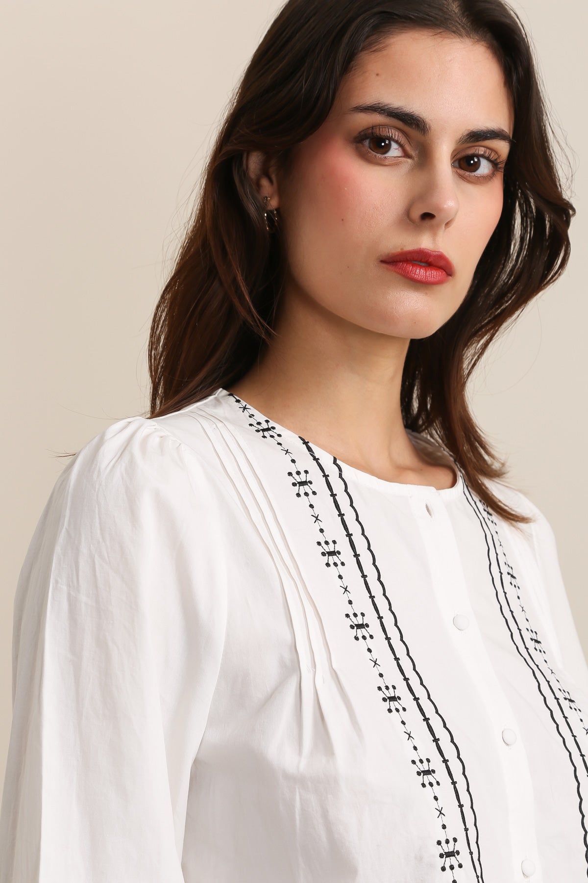31893 Blouse brodée