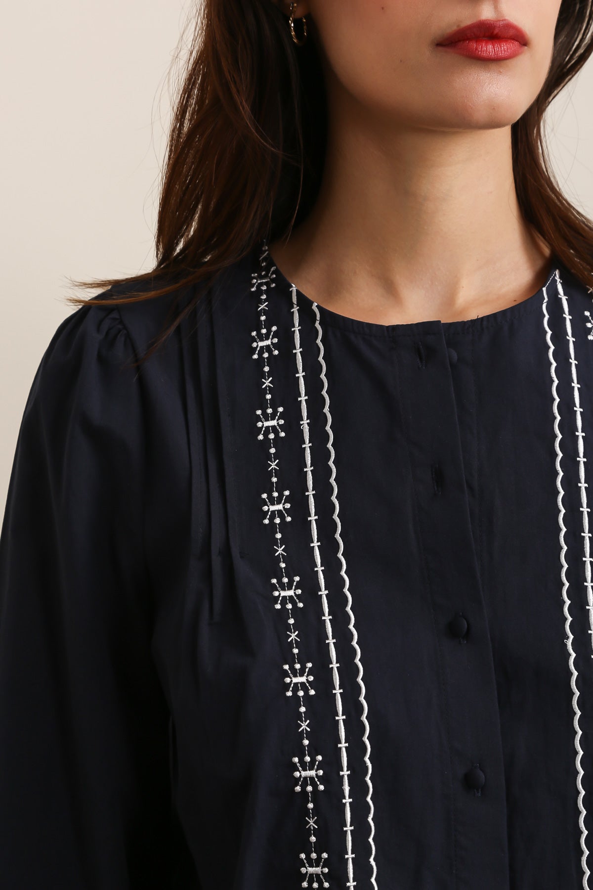 31893 Blouse brodée