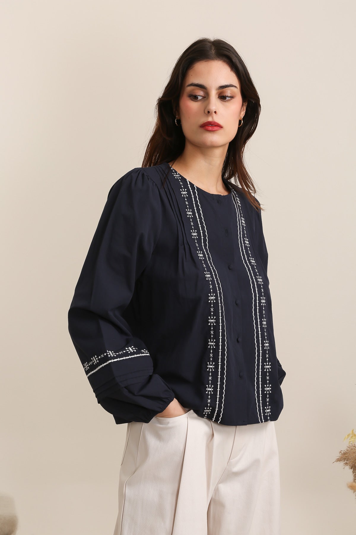 31893 Blouse brodée