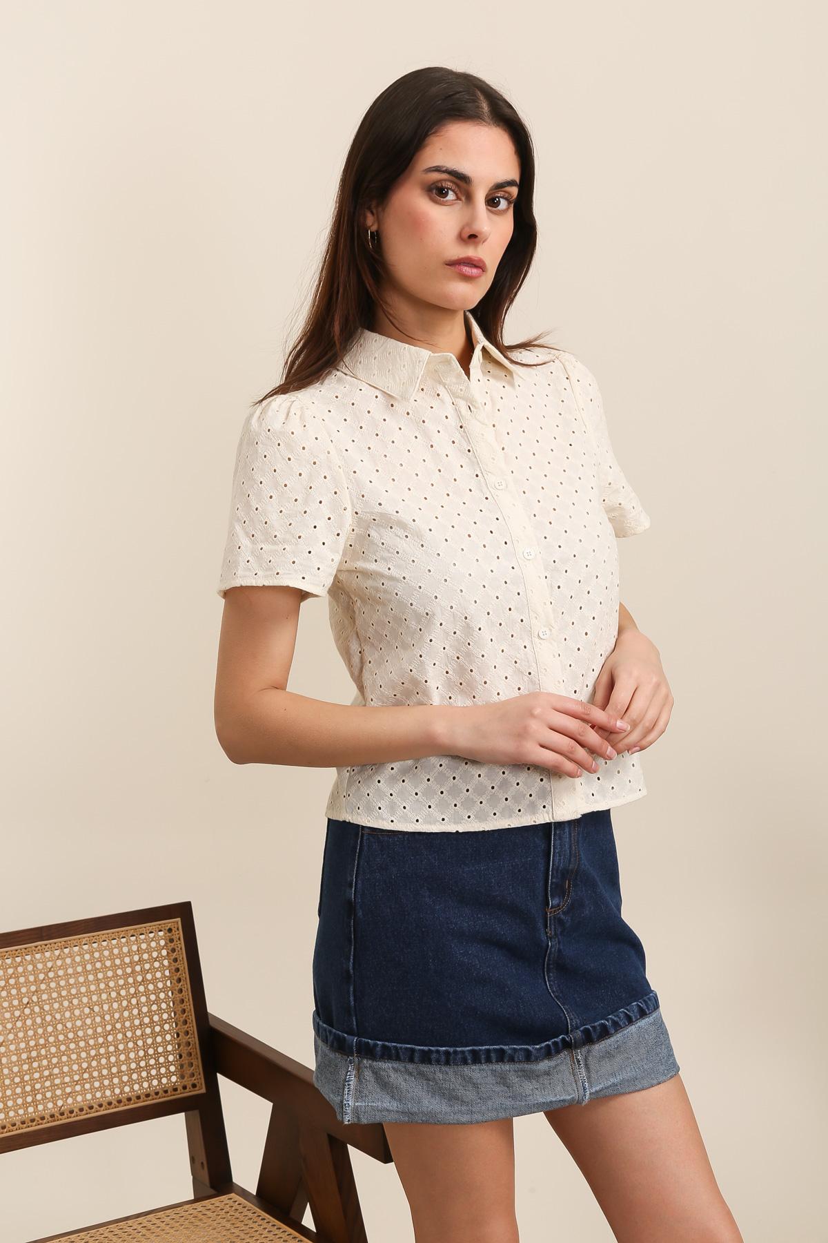 31953 Chemisette rebrodée