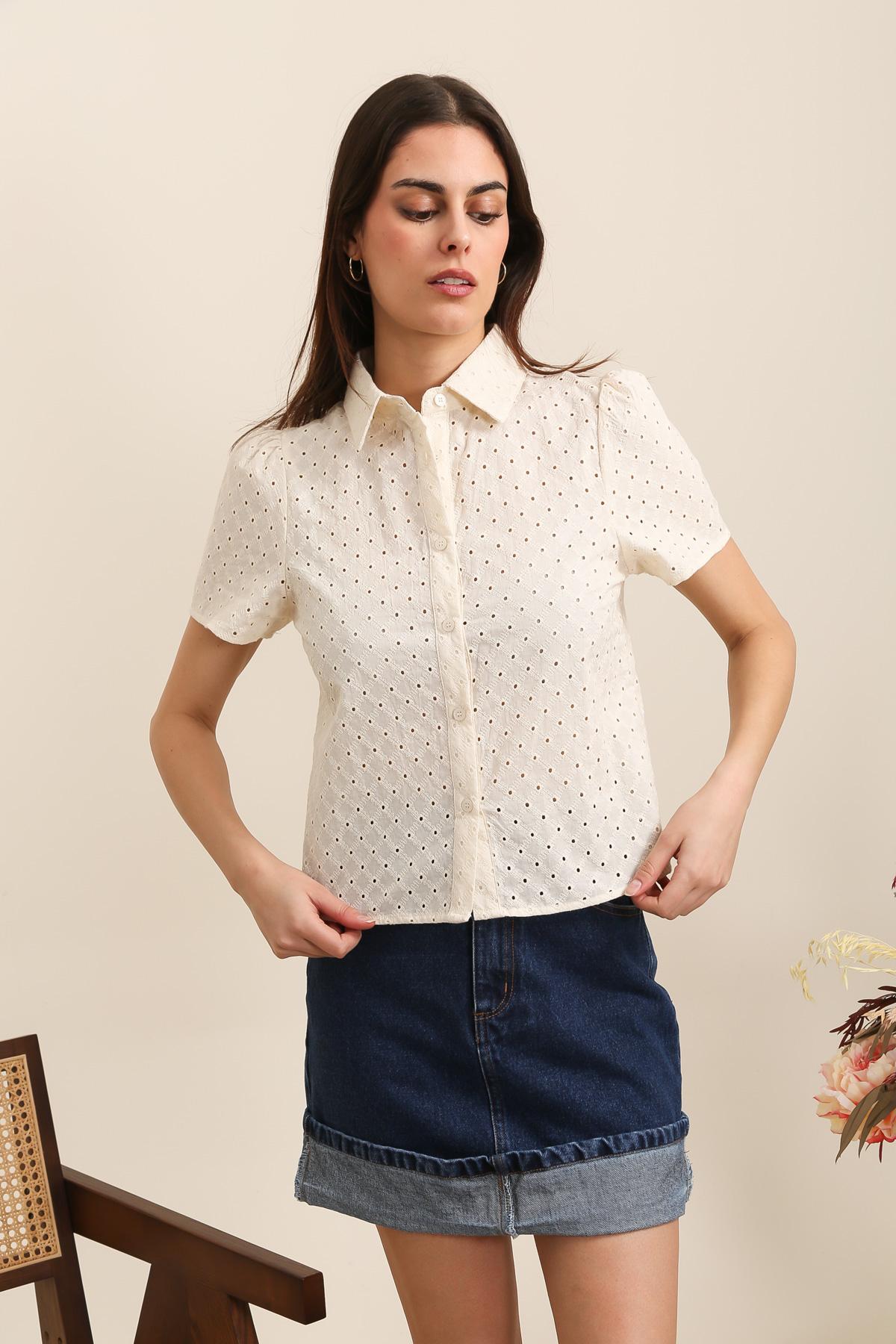 31953 Chemisette rebrodée