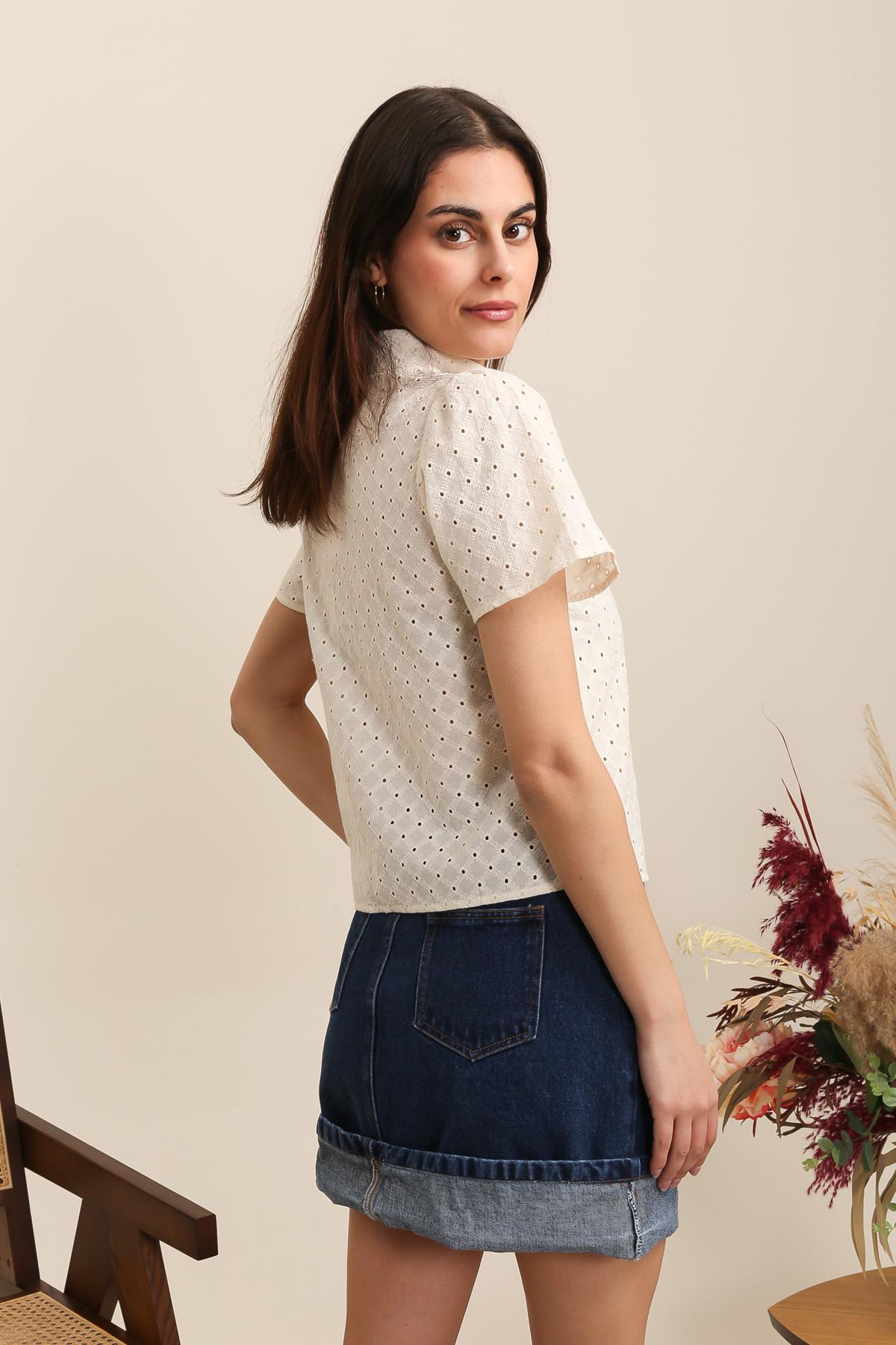 31953 Chemisette rebrodée