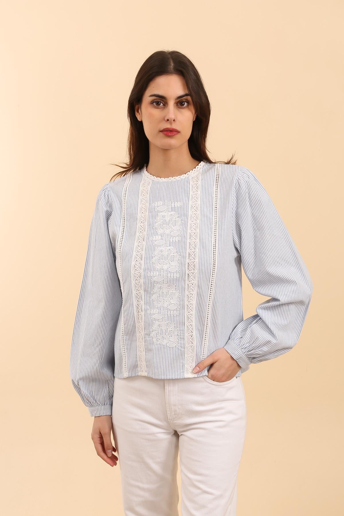 32006 Blouse brodée