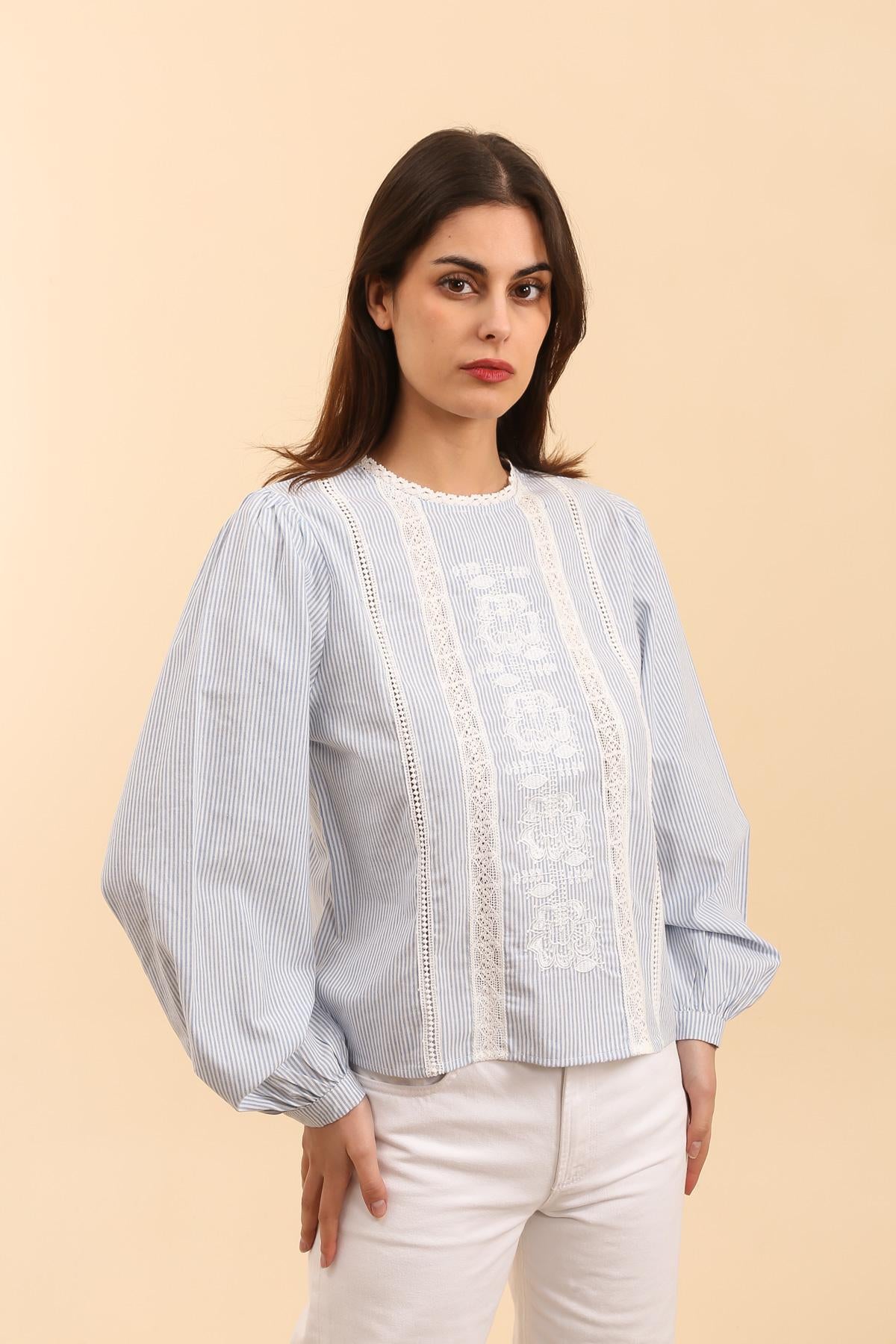 32006 Blouse brodée