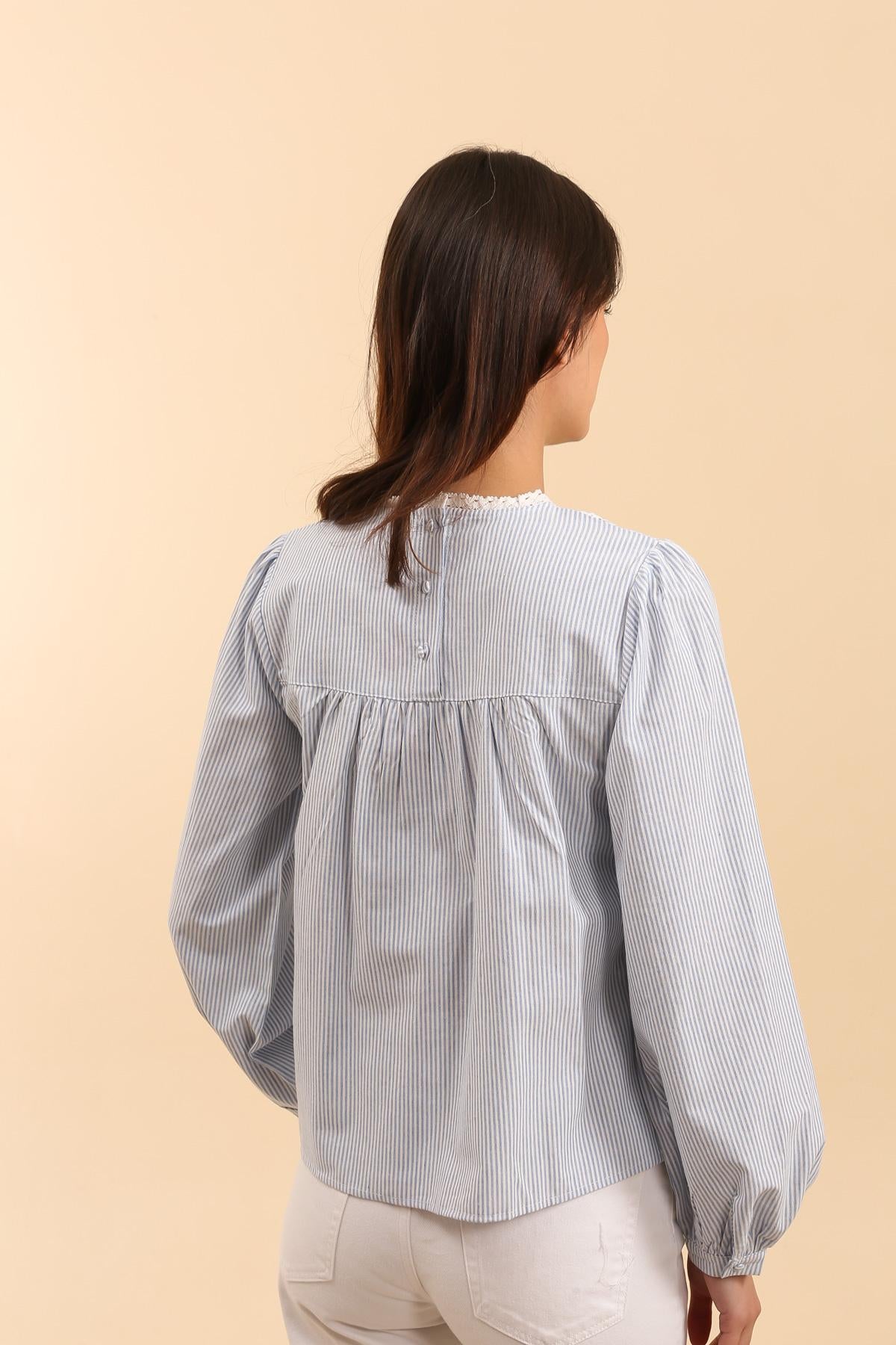 32006 Blouse brodée