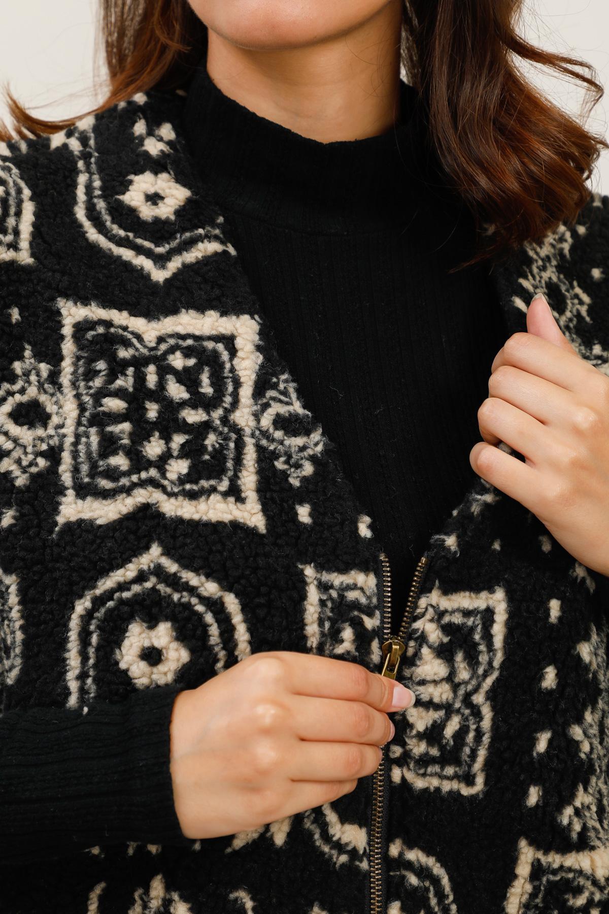 32052 Veste à bouclettes