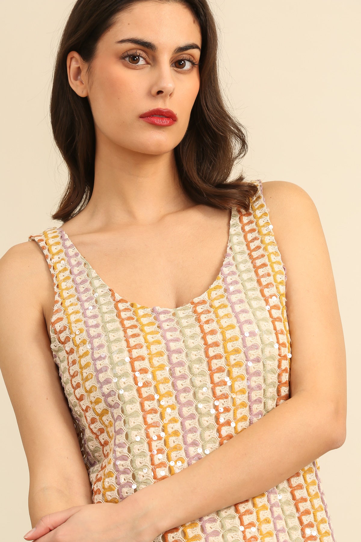 32132 Camiseta sin mangas de mujer con estampado de zigzag y lentejuelas multicolores