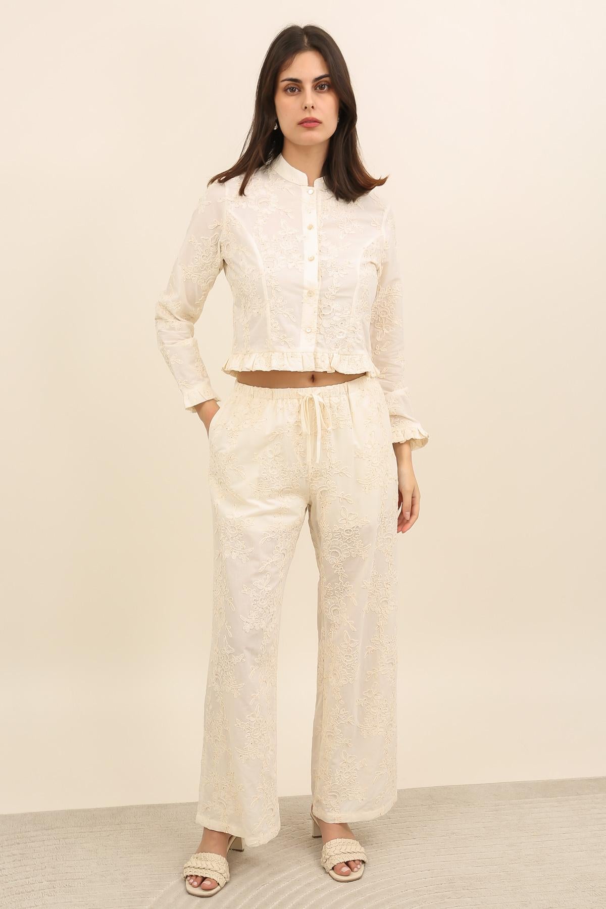 32165 Pantalones bordados