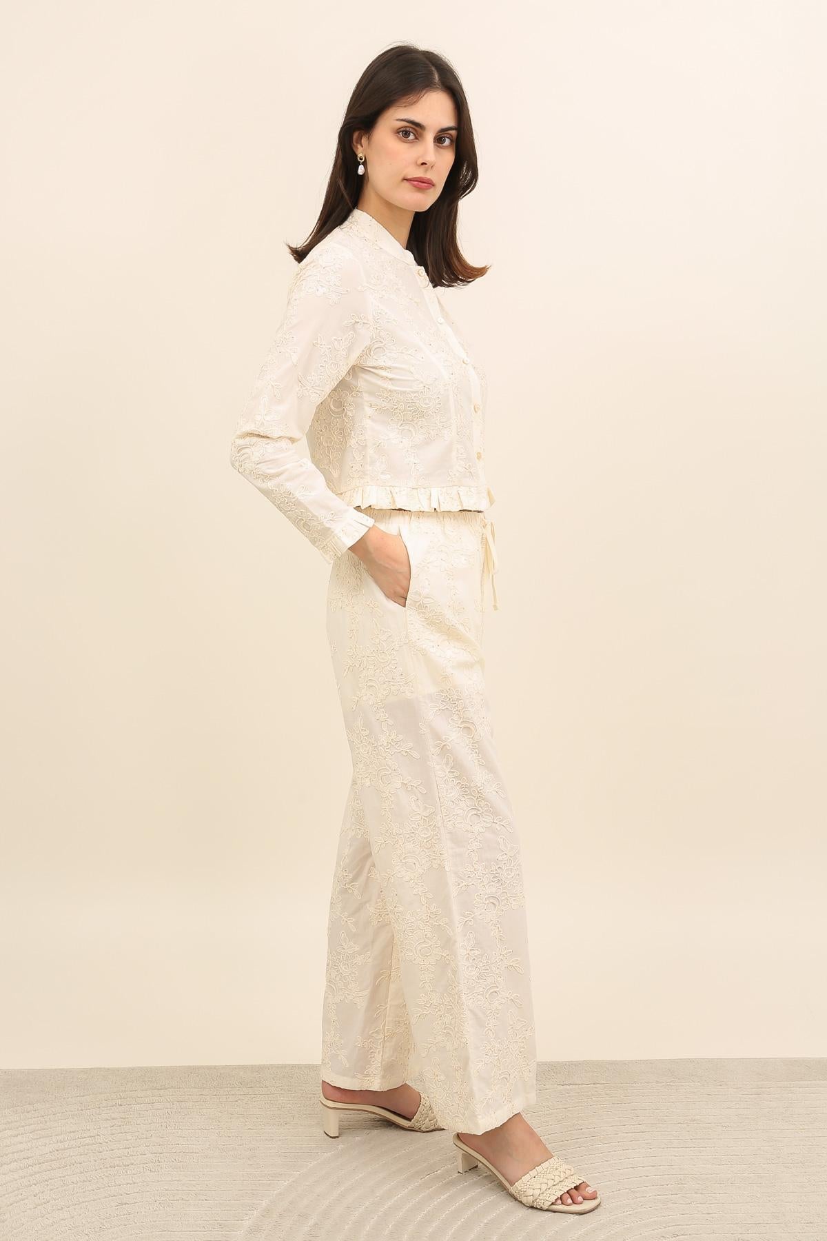 32165 Pantalones bordados