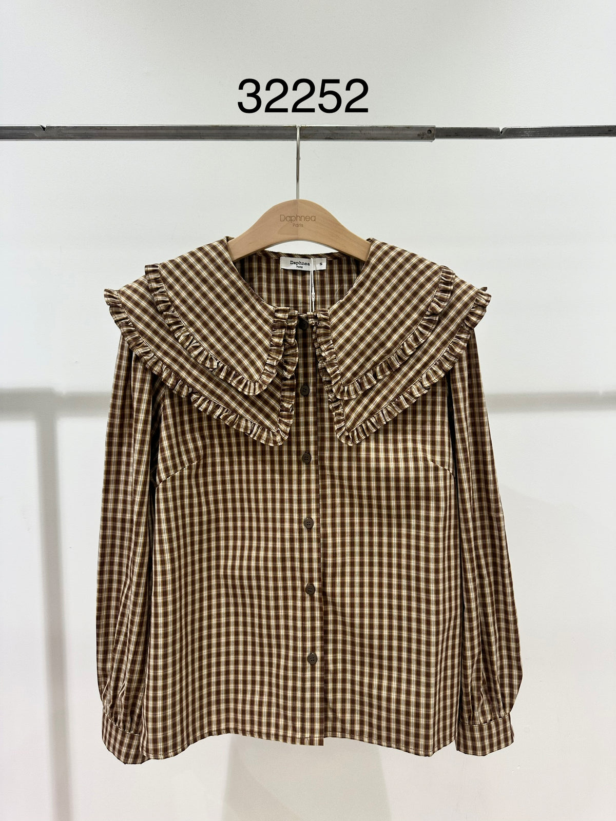 Blusa de Cuadros para Mujer con Cuello Claudine Grande y Volantes -32252