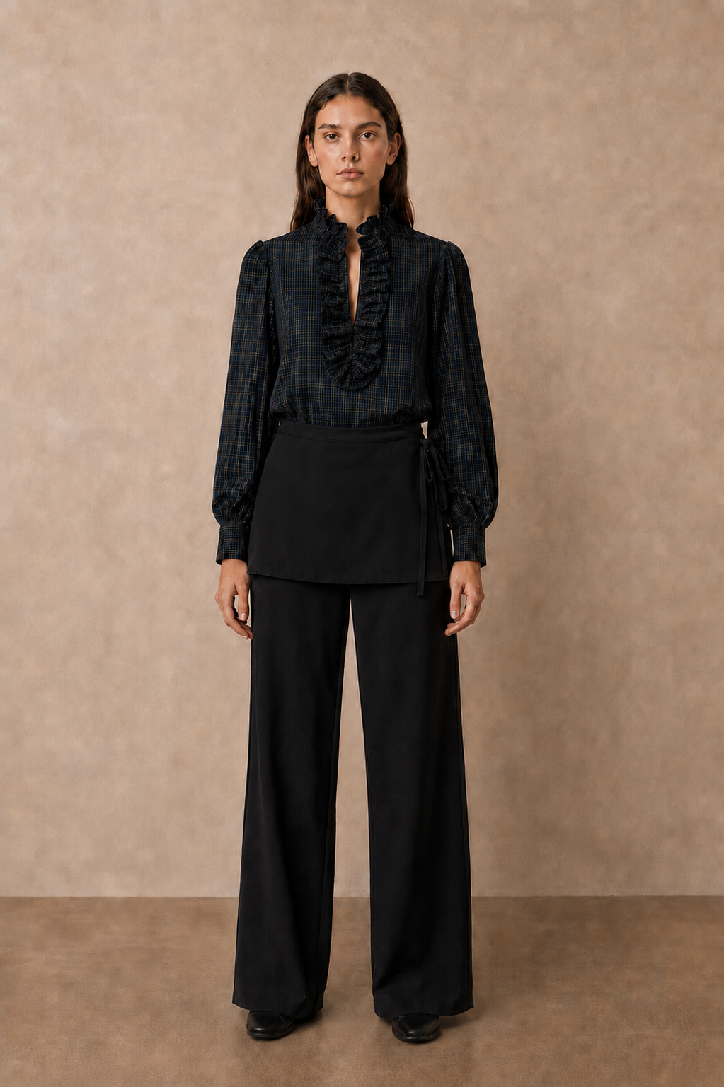 Blusa de mujer a cuadros con cuello alto y volantes - 32261