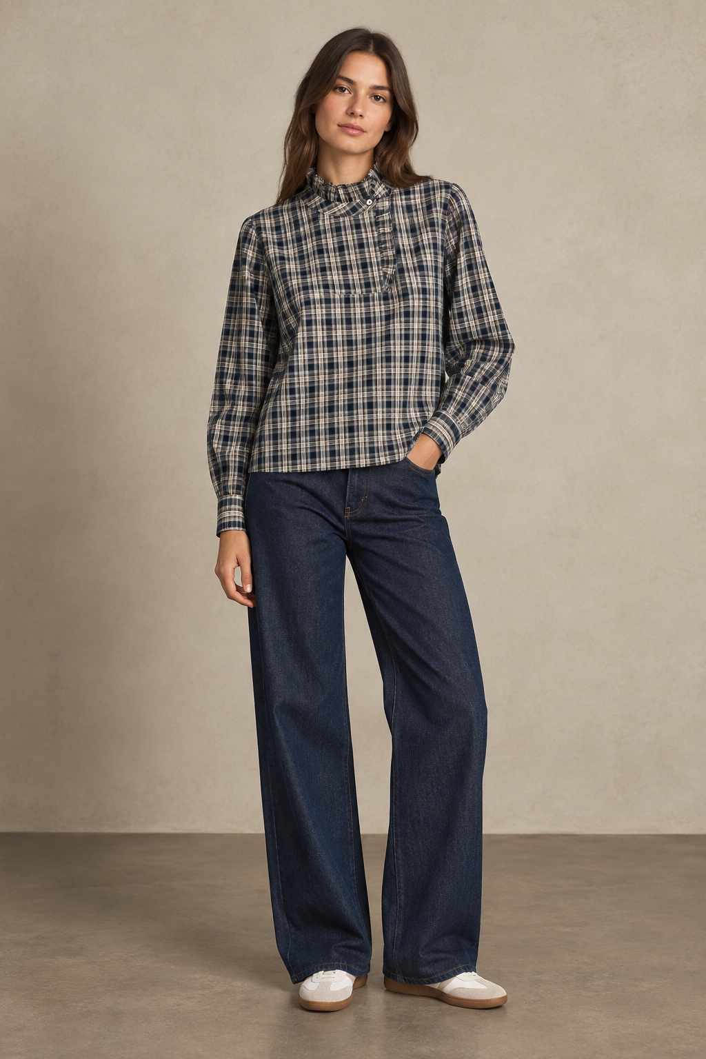 Blouse à Carreaux Col Montant Volanté et Patte Asymétrique - 32277