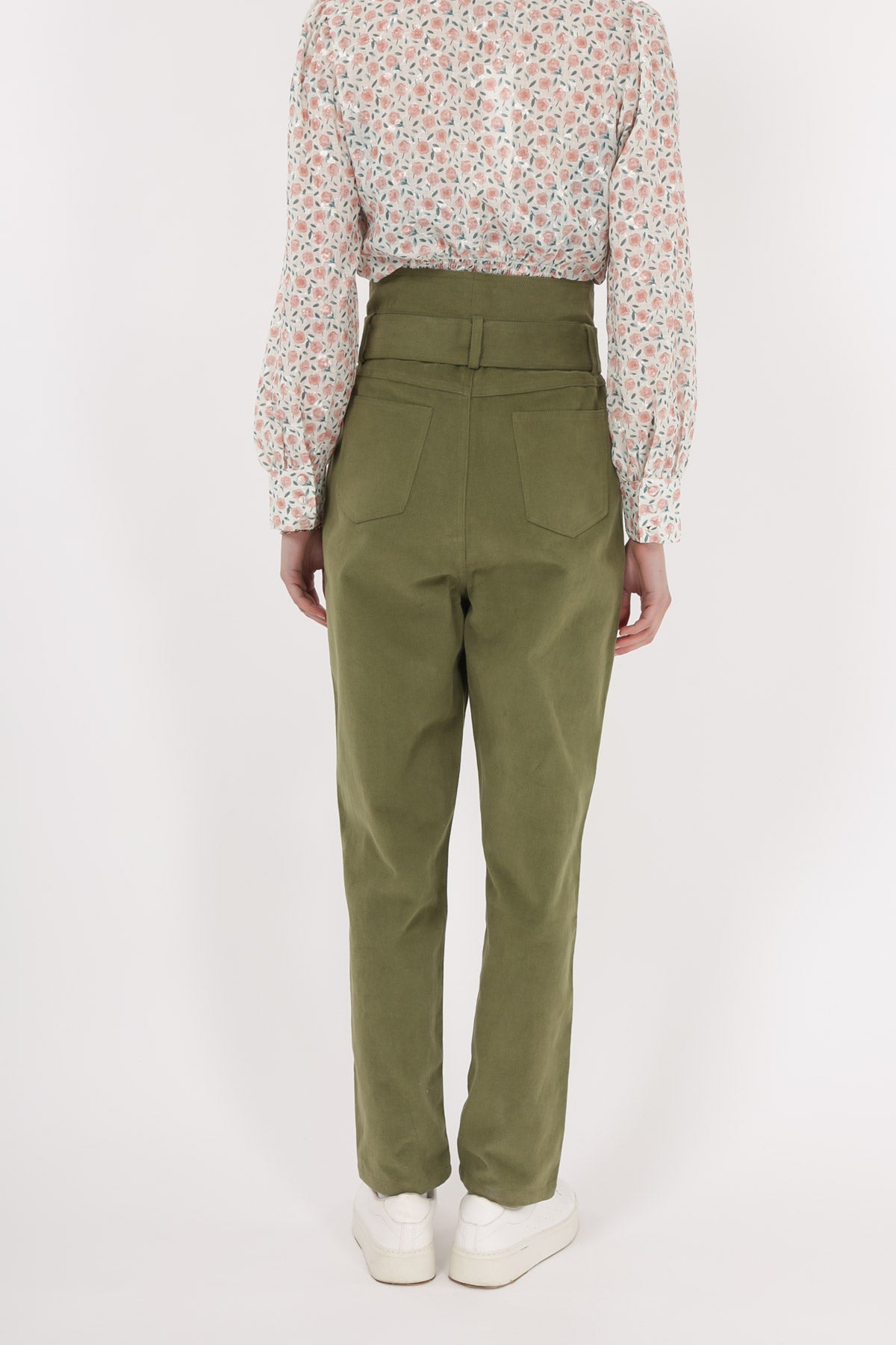 3675 Pantalon ceinturé