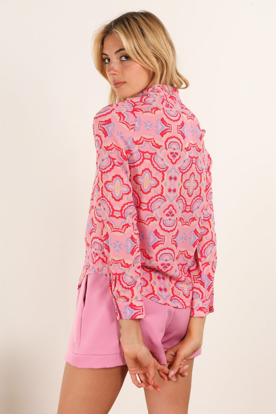 5068 Chemise graphique