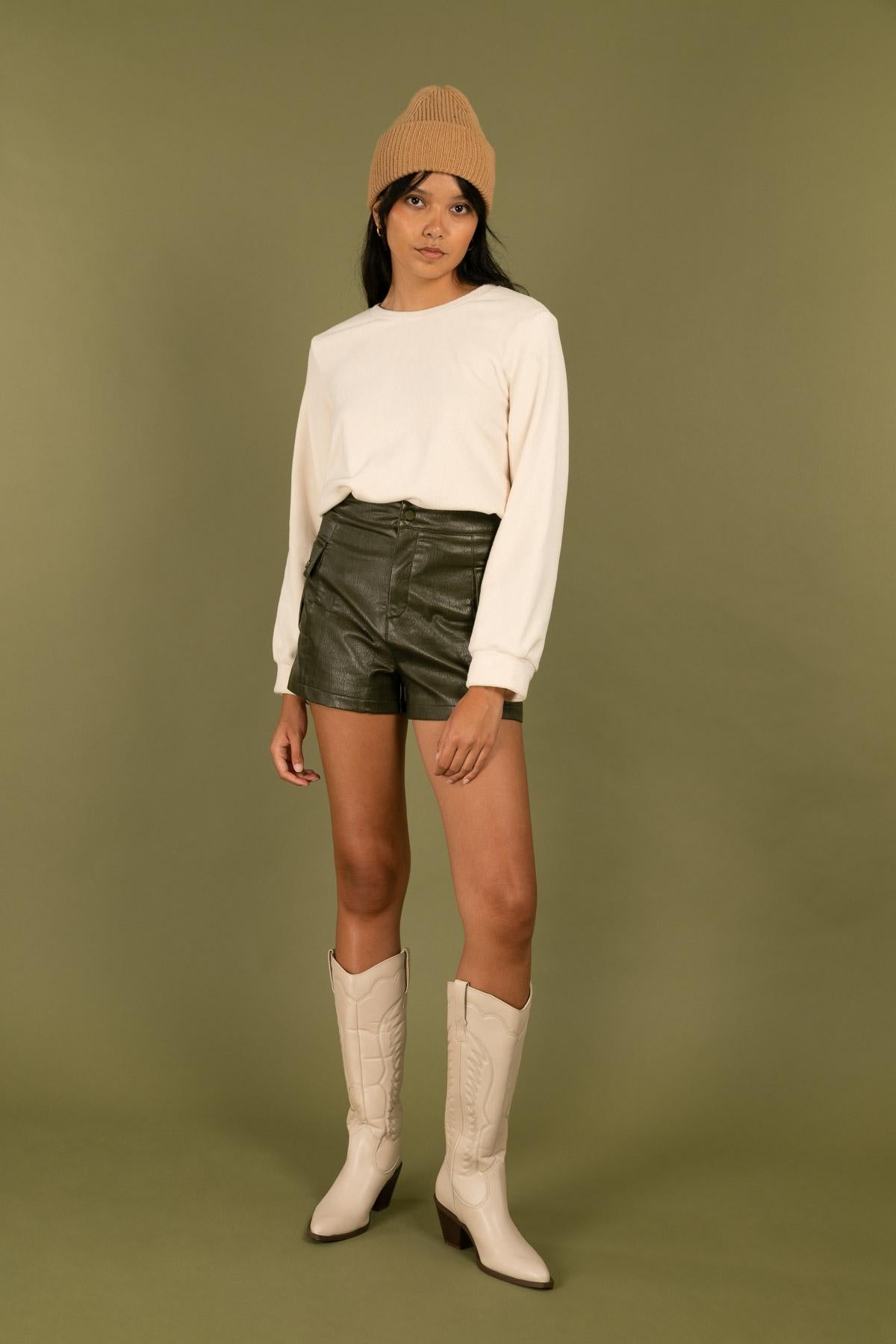 5117 Short faux grained leather