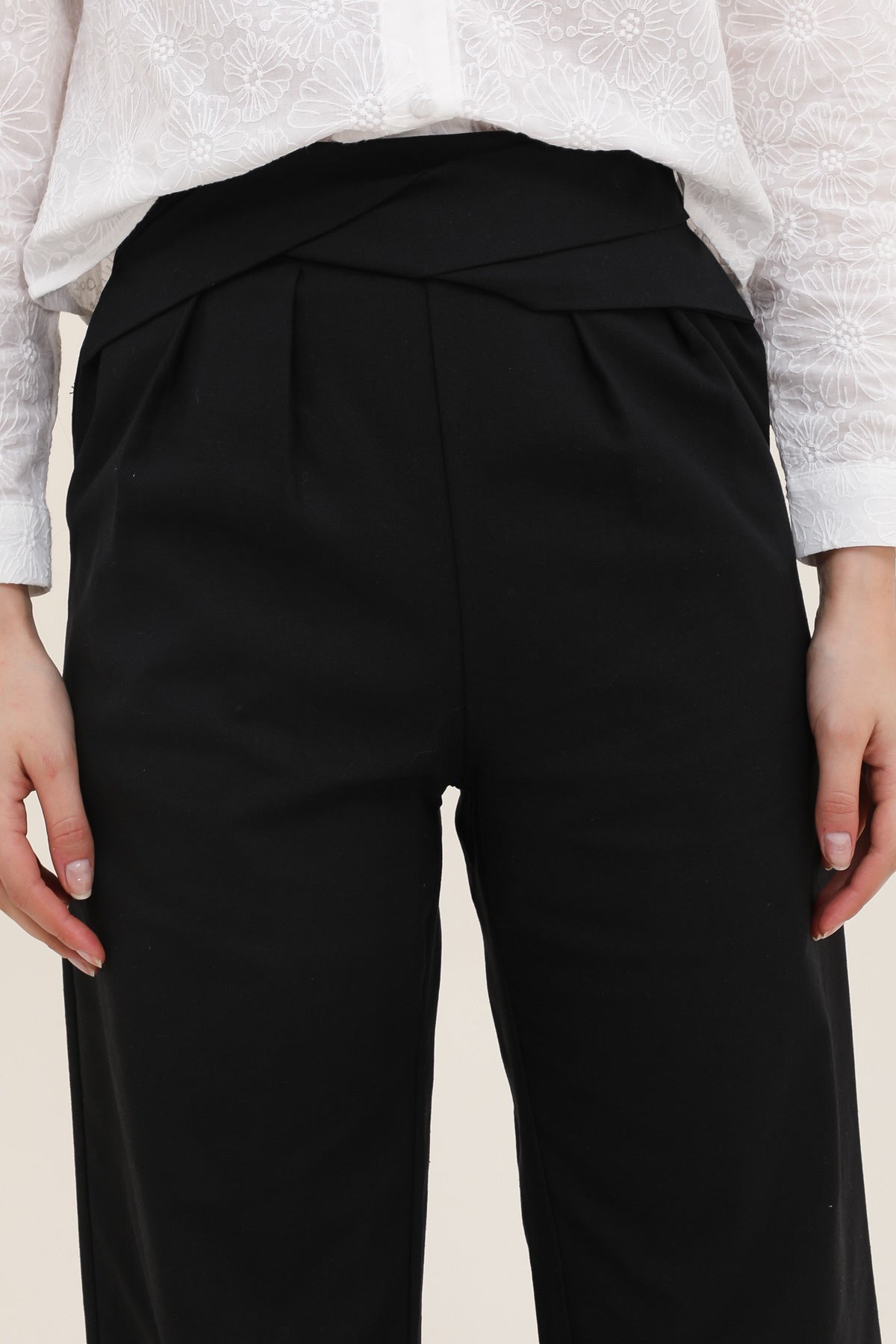 5330 Twisted Trousers