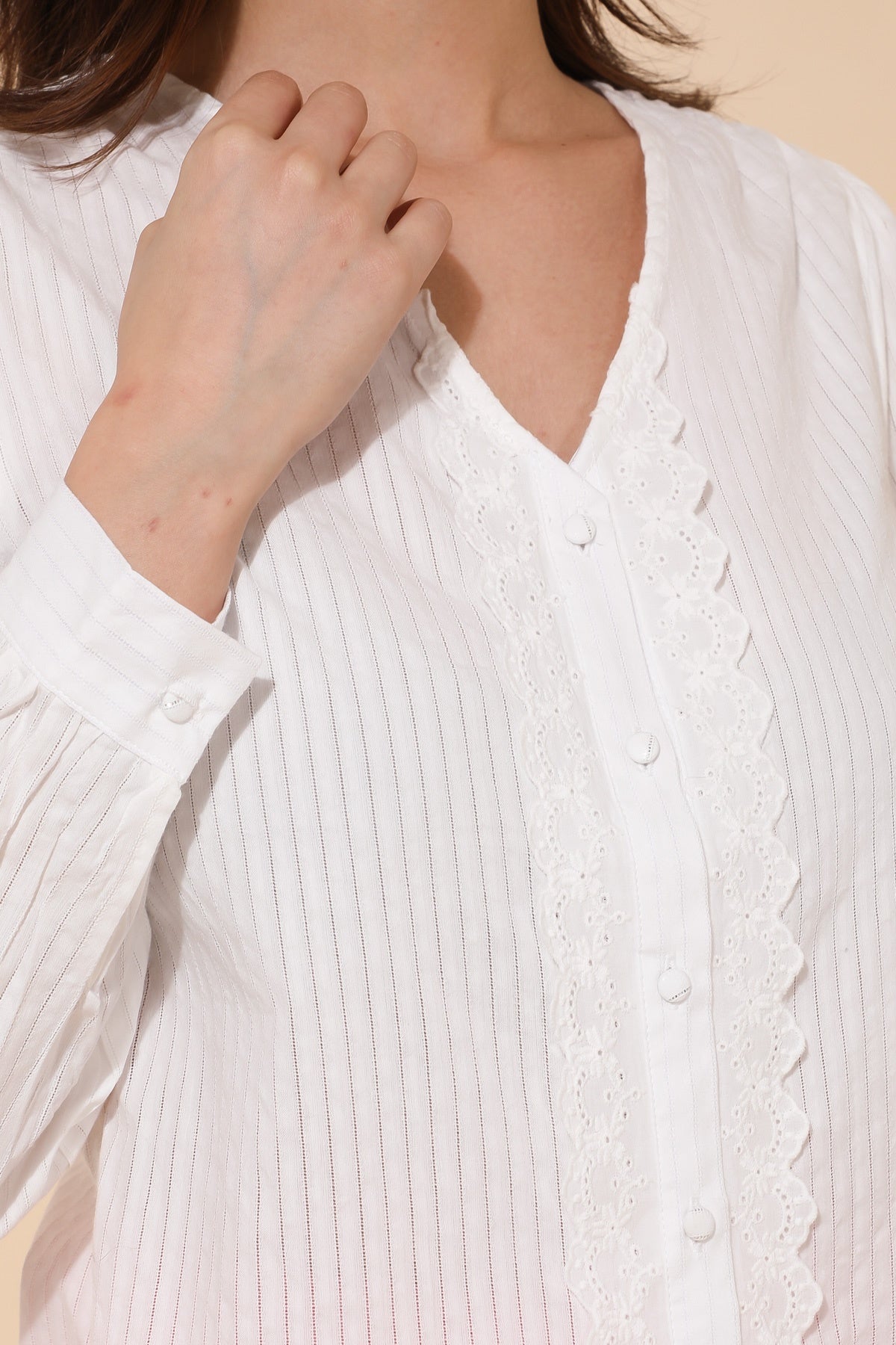 5380 Blusa con cuello en V