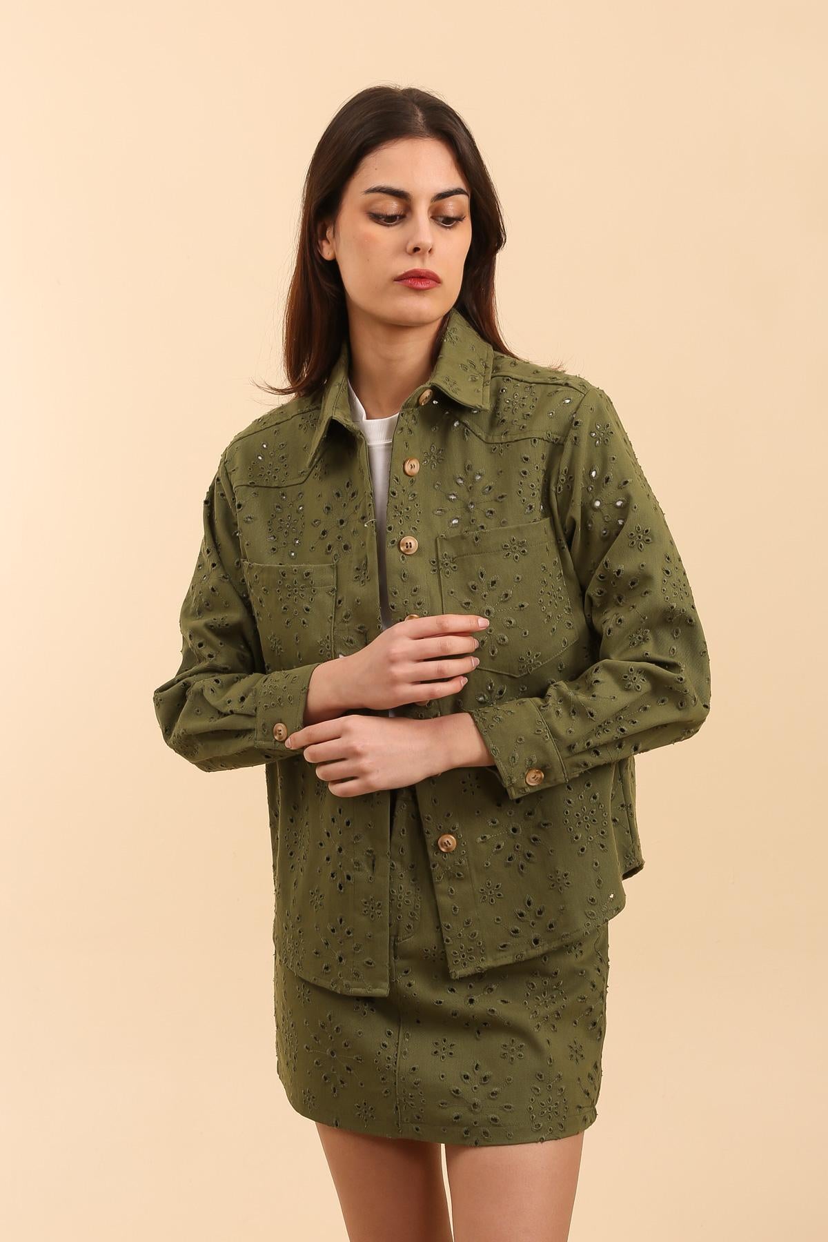 5768 Surchemise rebrodée