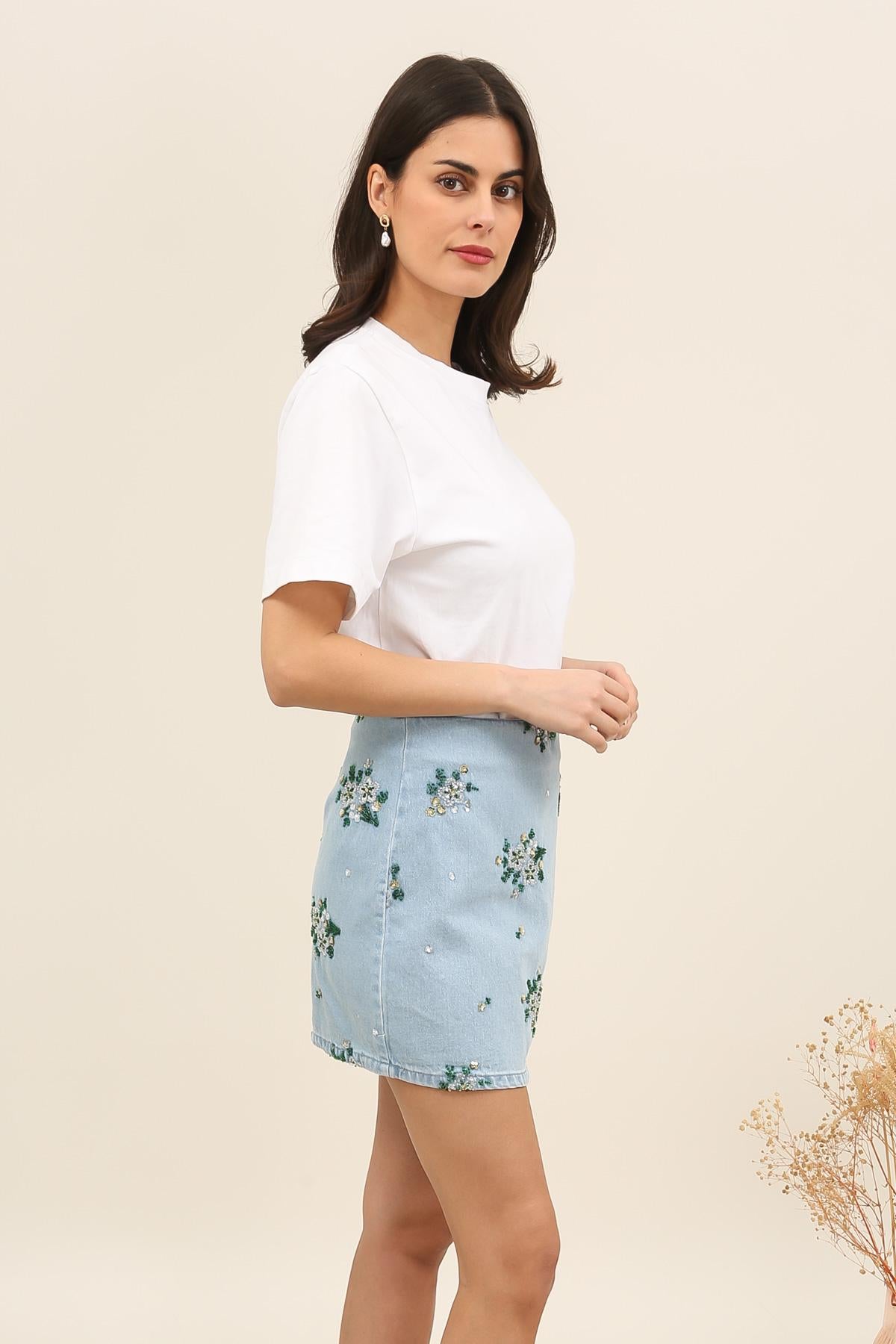 5823 Embellished denim shorts with beads and sequins