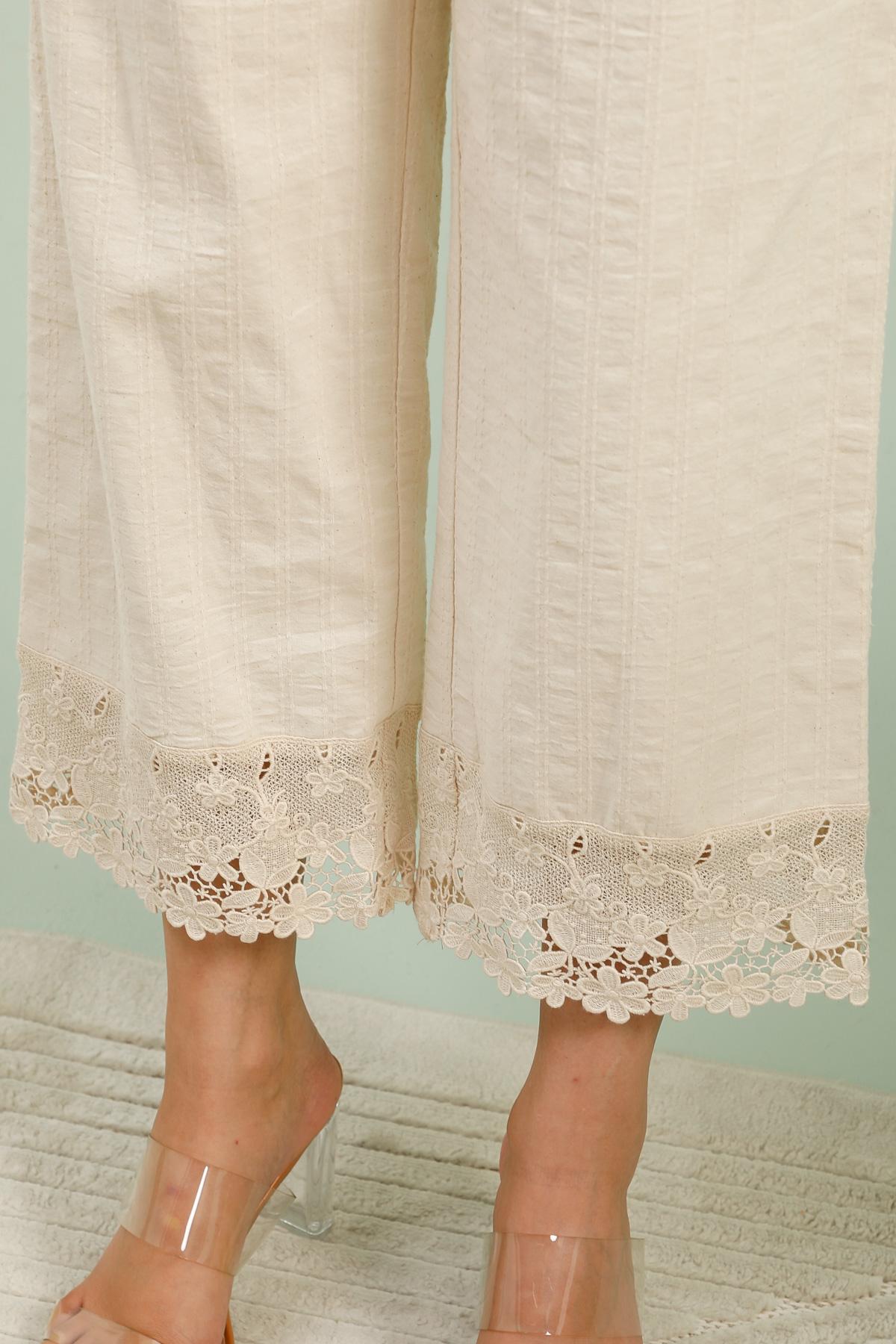 5853 Pantalon macramé