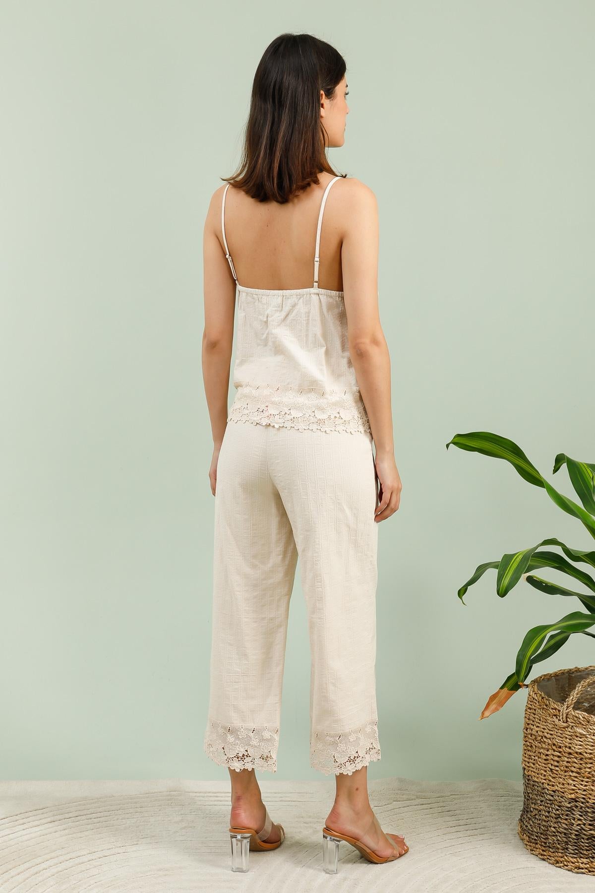 5853 Pantalon macramé