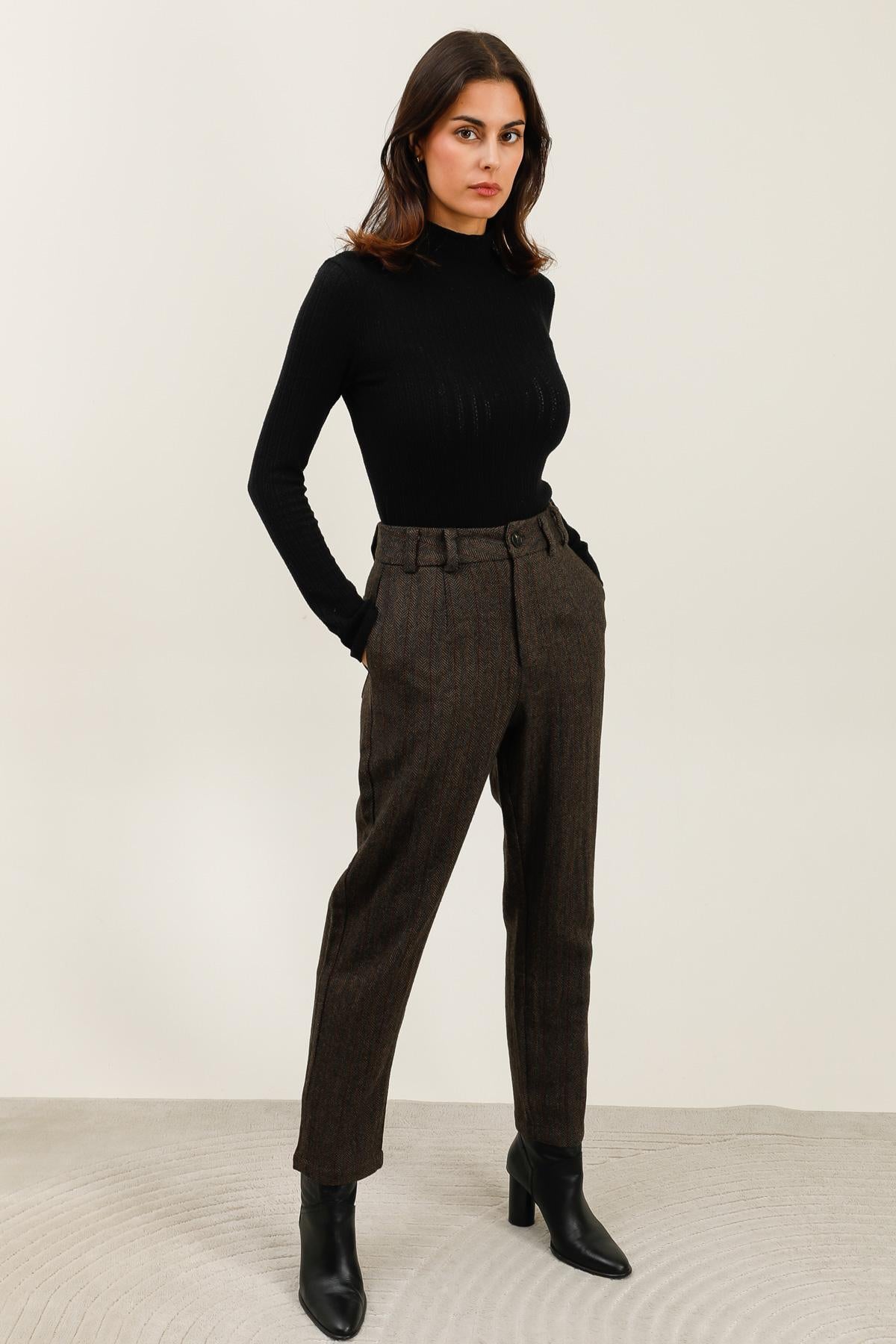 5897 Pantalon chevrons