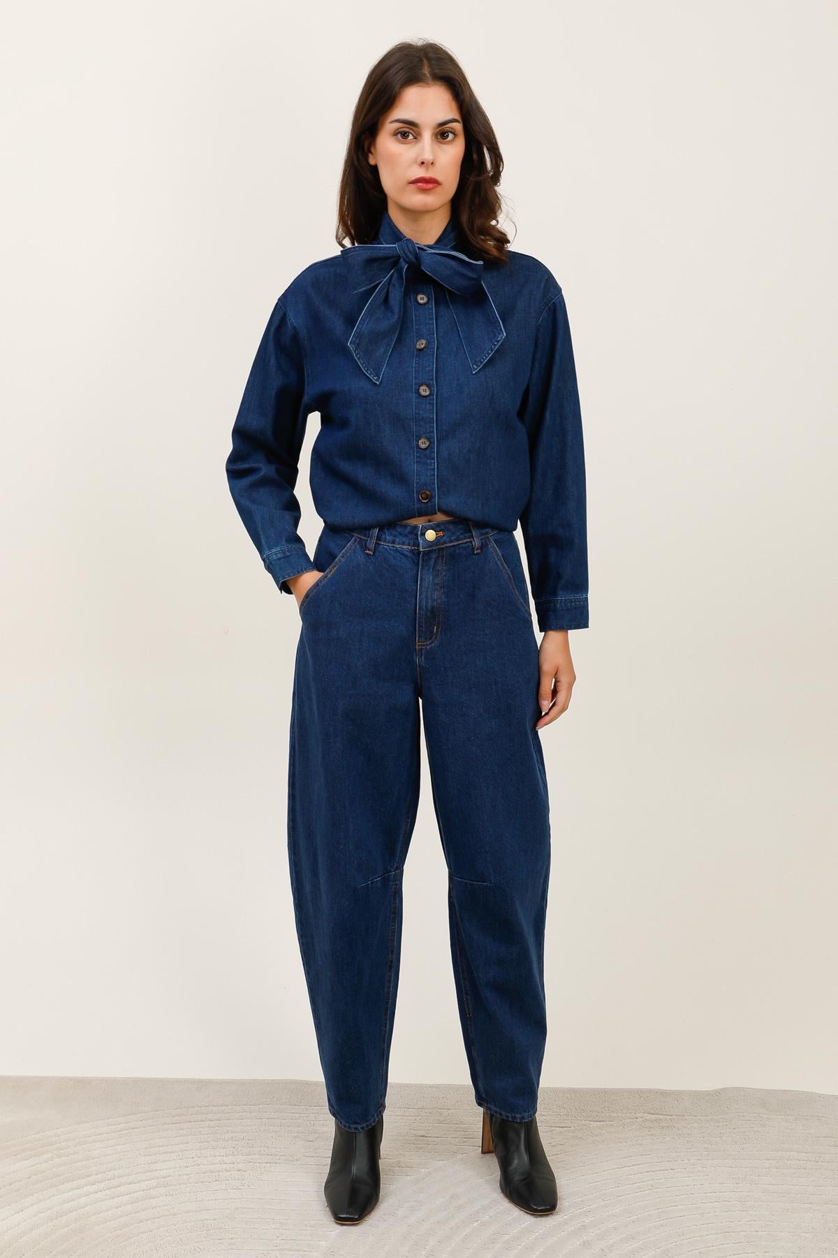 5902 Pantalon forme barrel