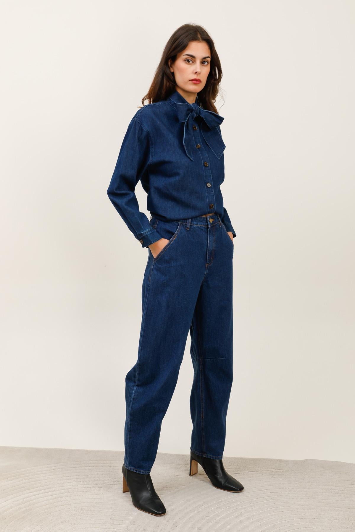 5902 Pantalon forme barrel