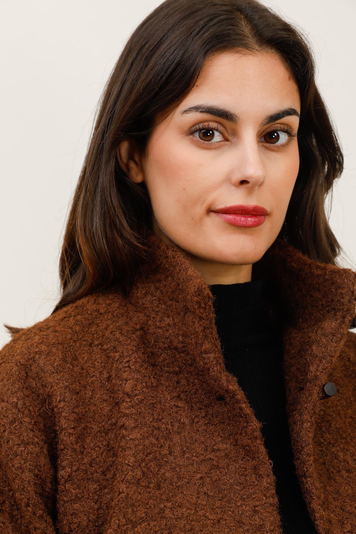 5911 Manteau à bouclettes