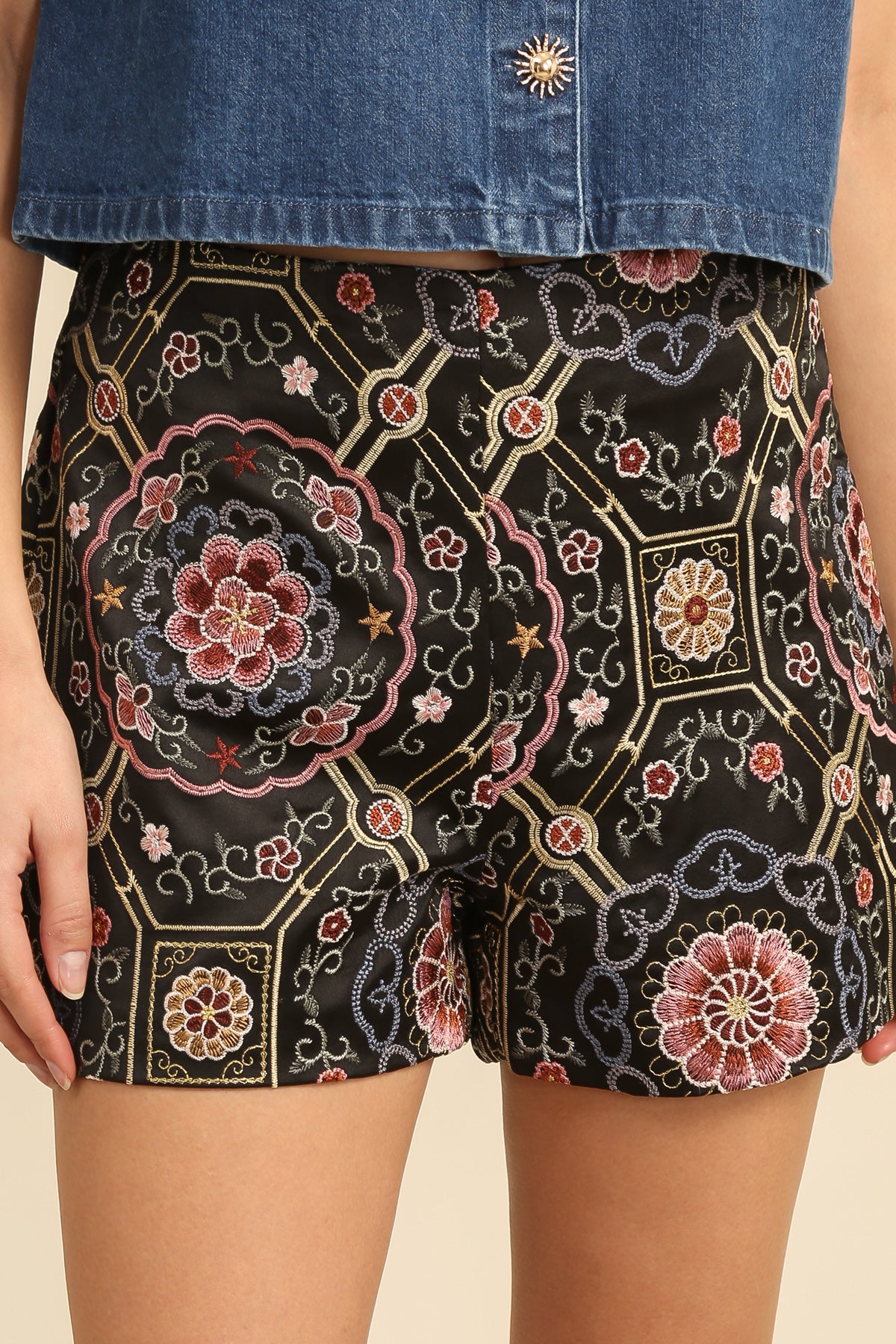 5997 Pantalones cortos bordados