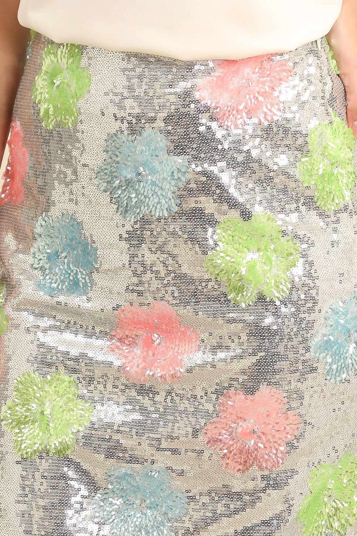 6003 Falda midi de lentejuelas plateadas con flores de colores