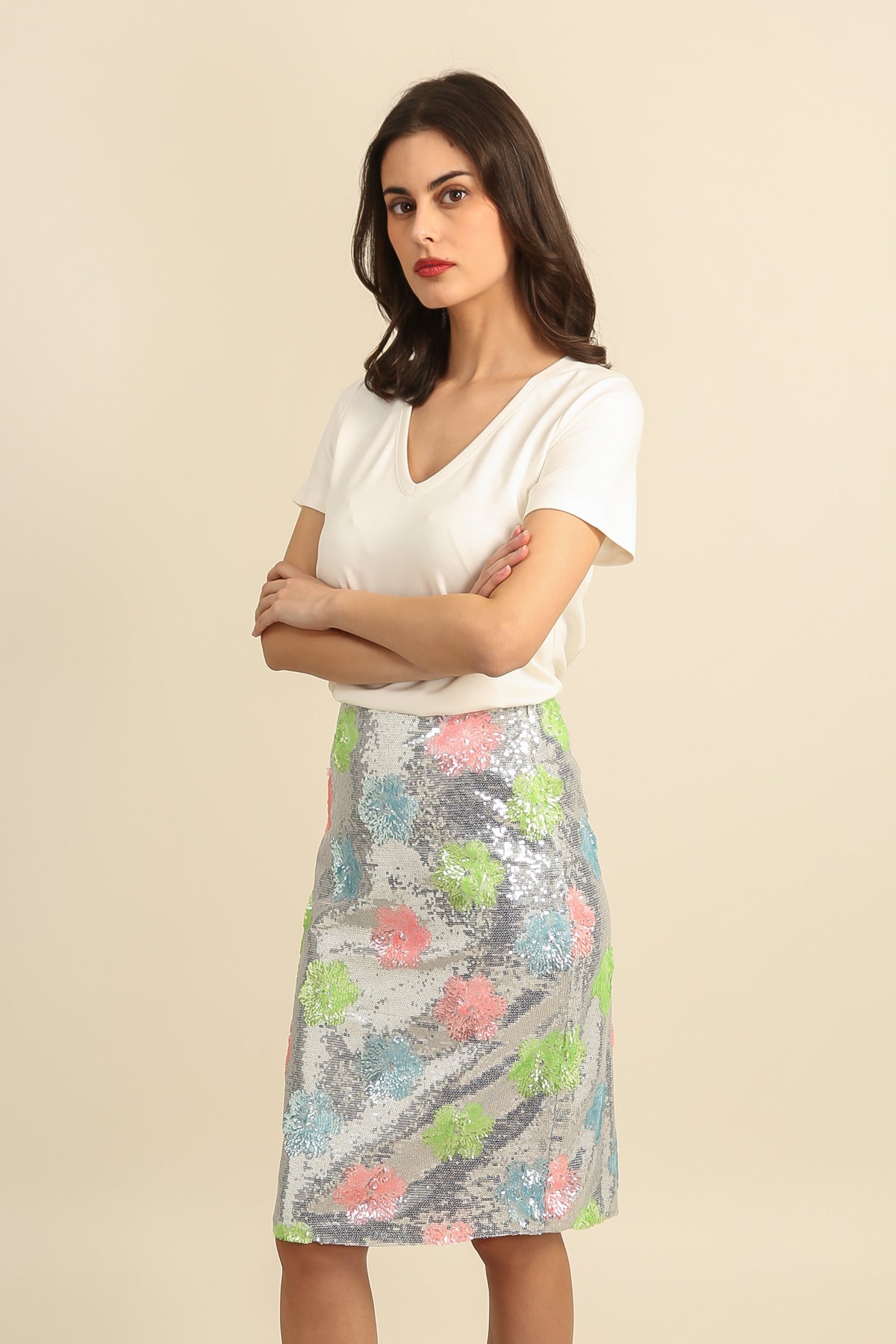 6003 Falda midi de lentejuelas plateadas con flores de colores