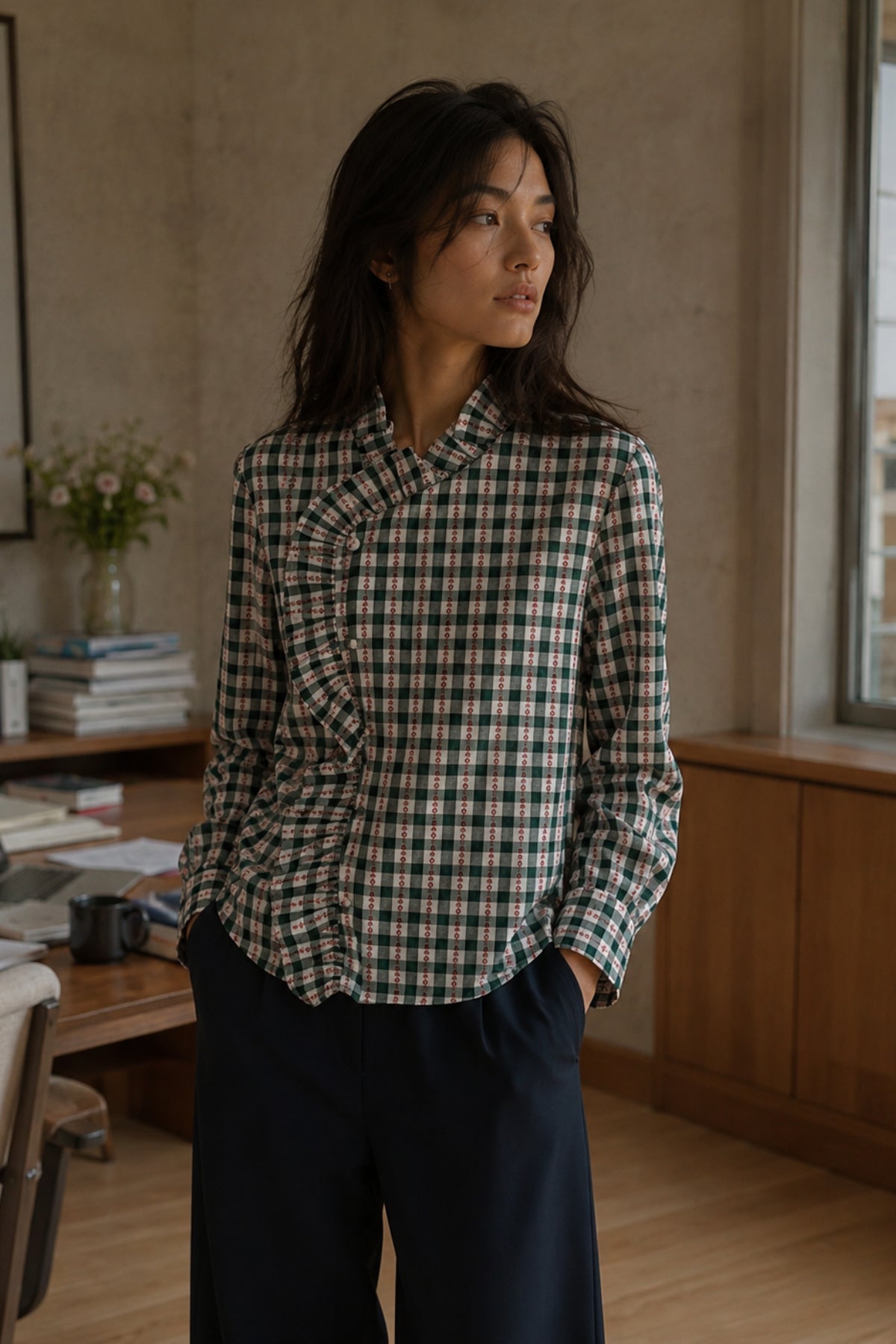 Blusa a Cuadros con Tapeta Asimétrica y Volante - 6093