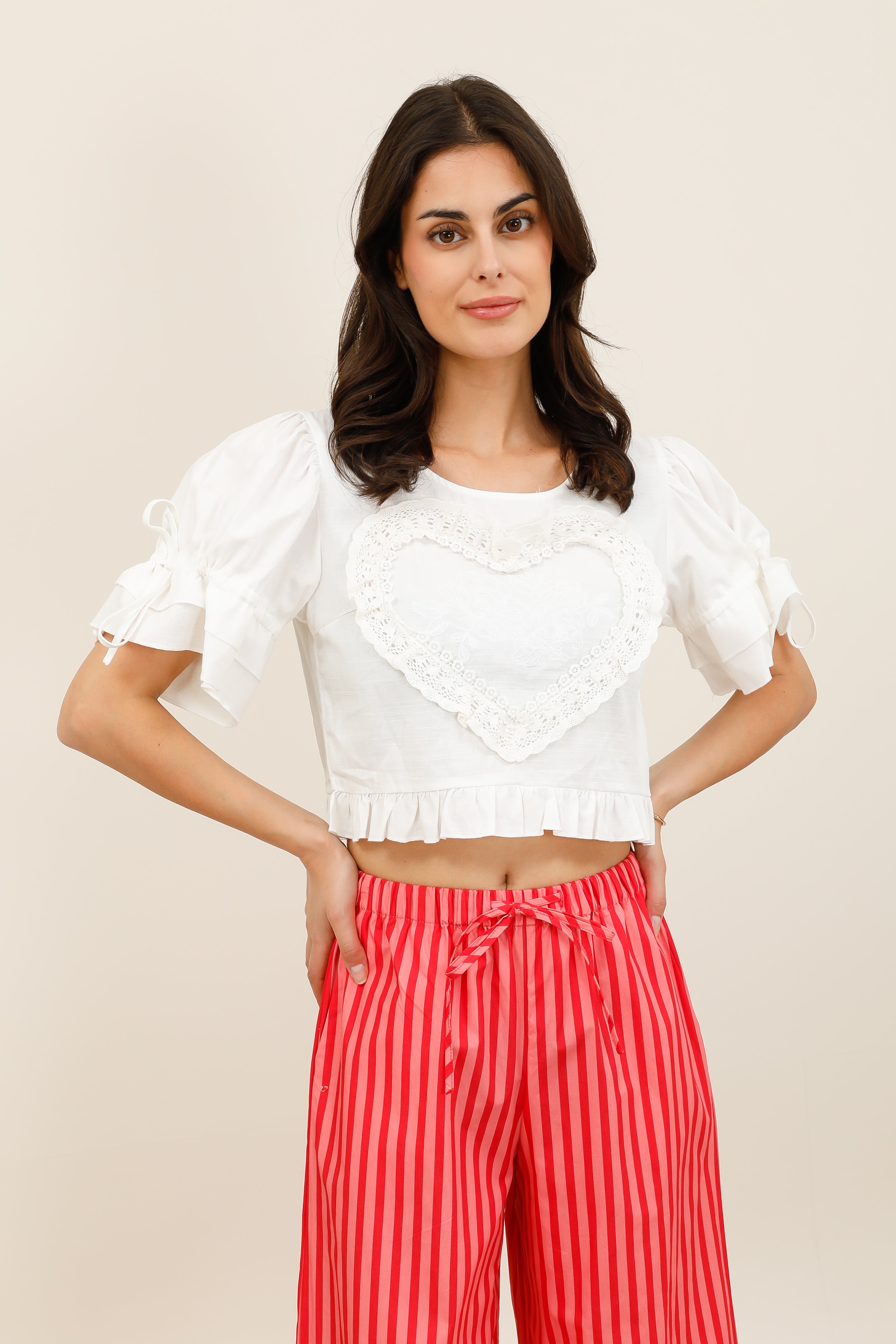 Top romantique femme avec cœur en dentelle brodée et détails volantés - 6103