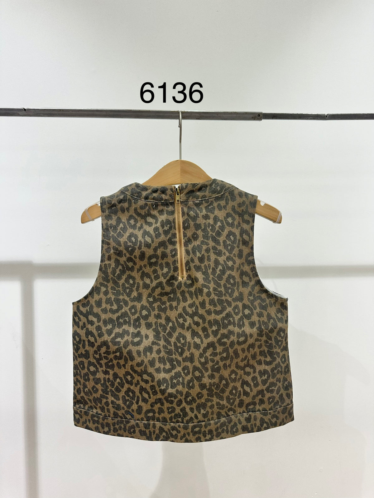 Top sin mangas vaquero con estampado de leopardo - 6136