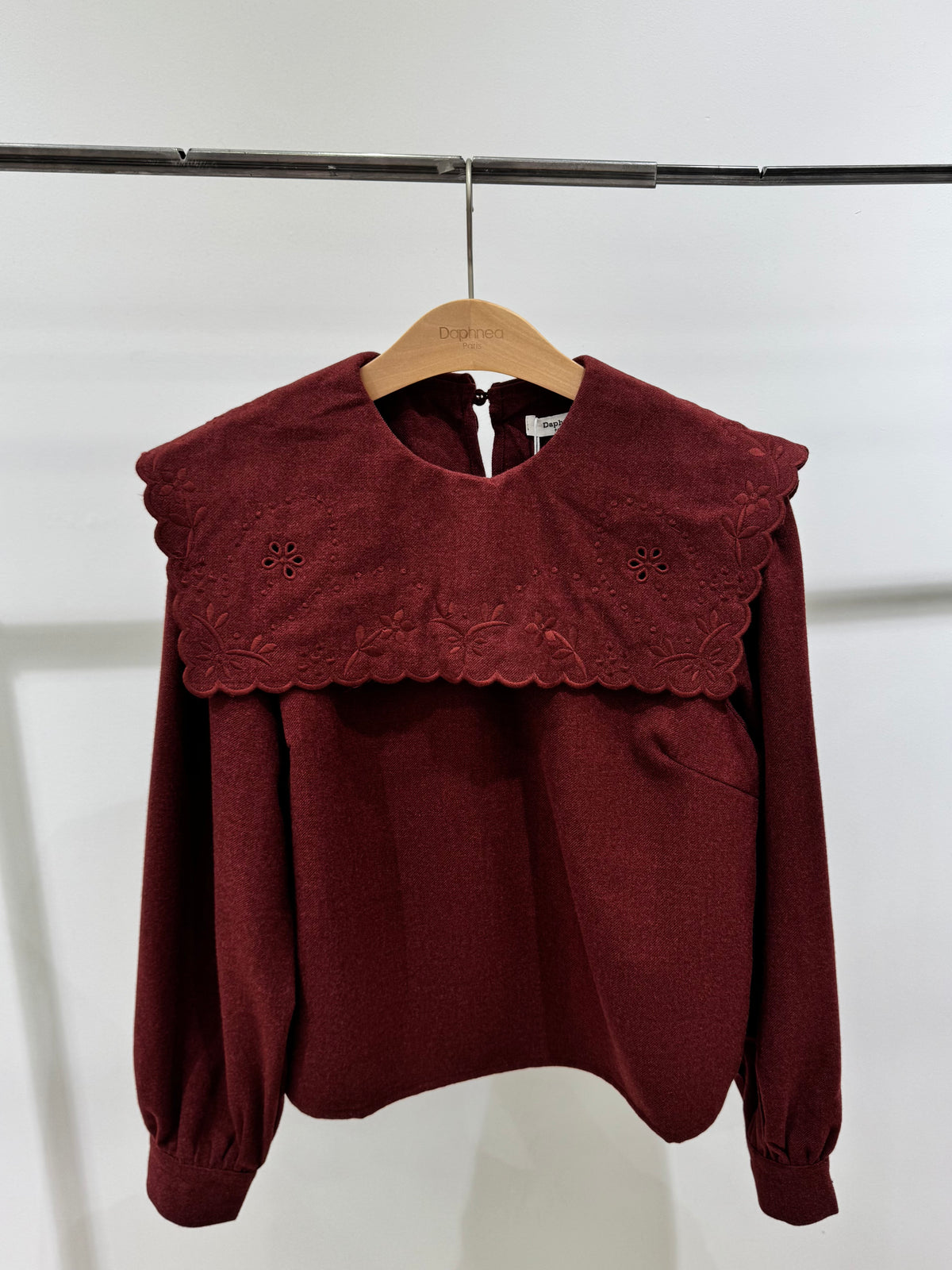 Blusa de Lana con Cuello Grande Bordado Festoneado - 6179