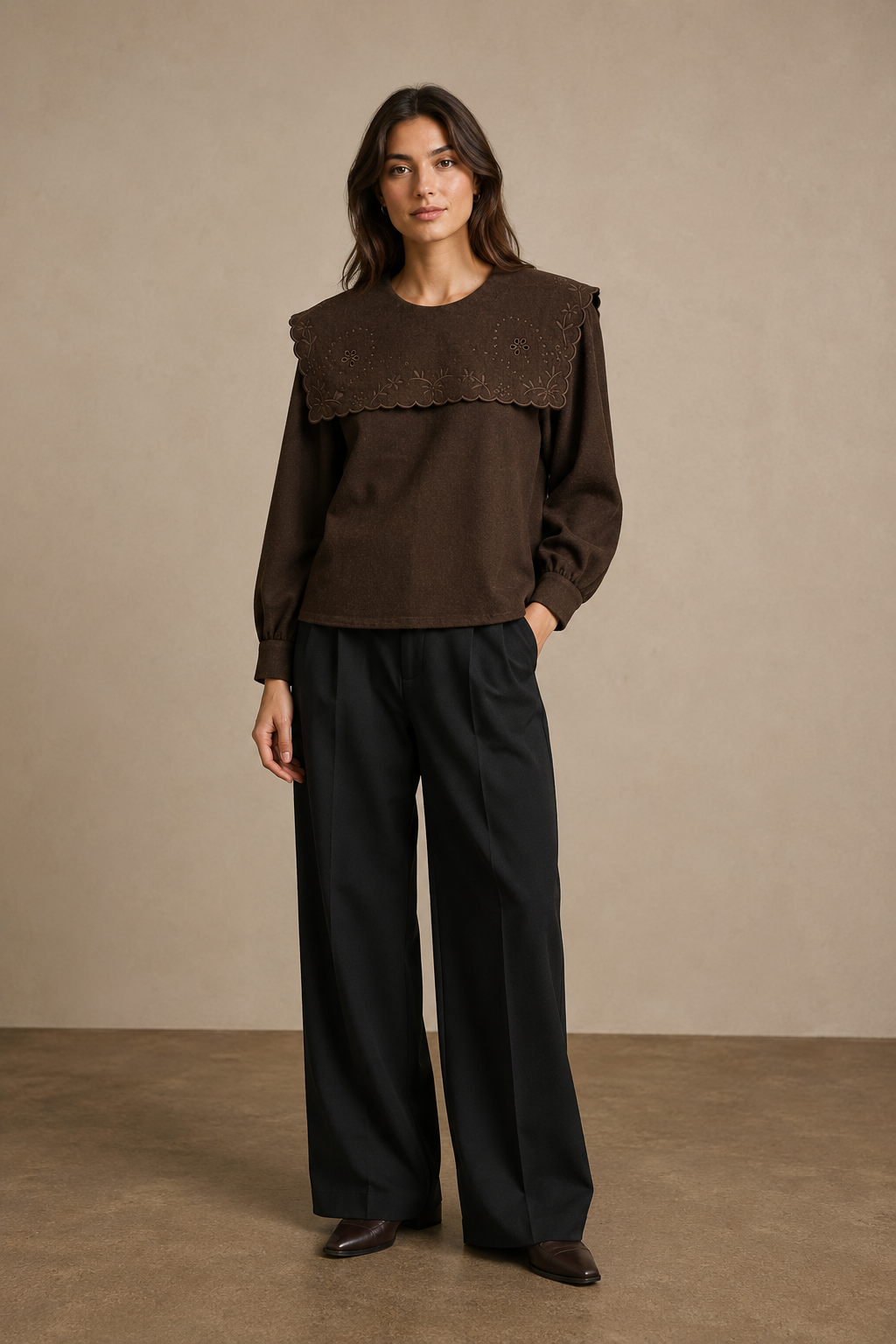 Blusa de Lana con Cuello Grande Bordado Festoneado - 6179
