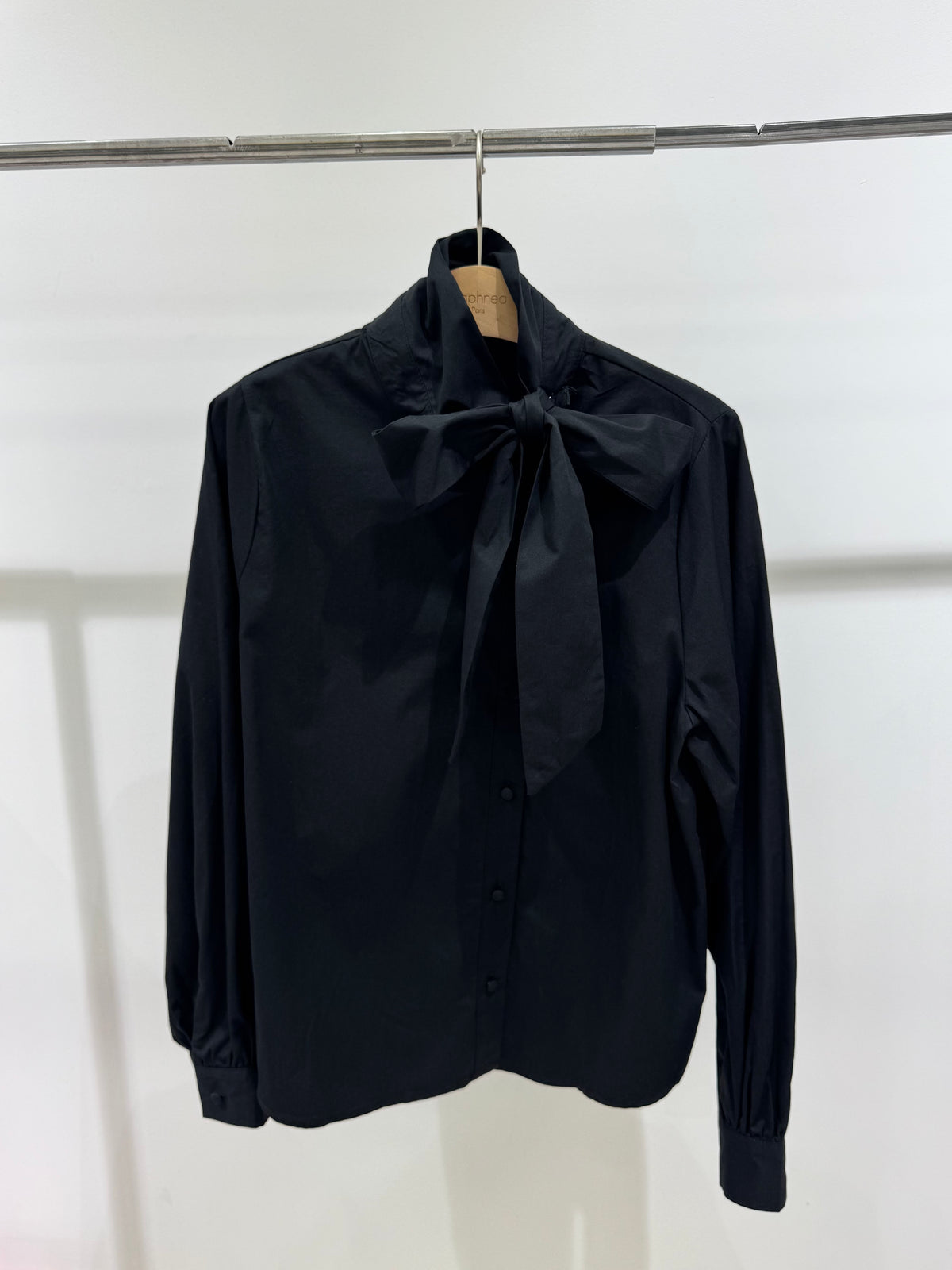 Blouse à Col Lavallière avec Patte de Boutonnage Décalée - 6183