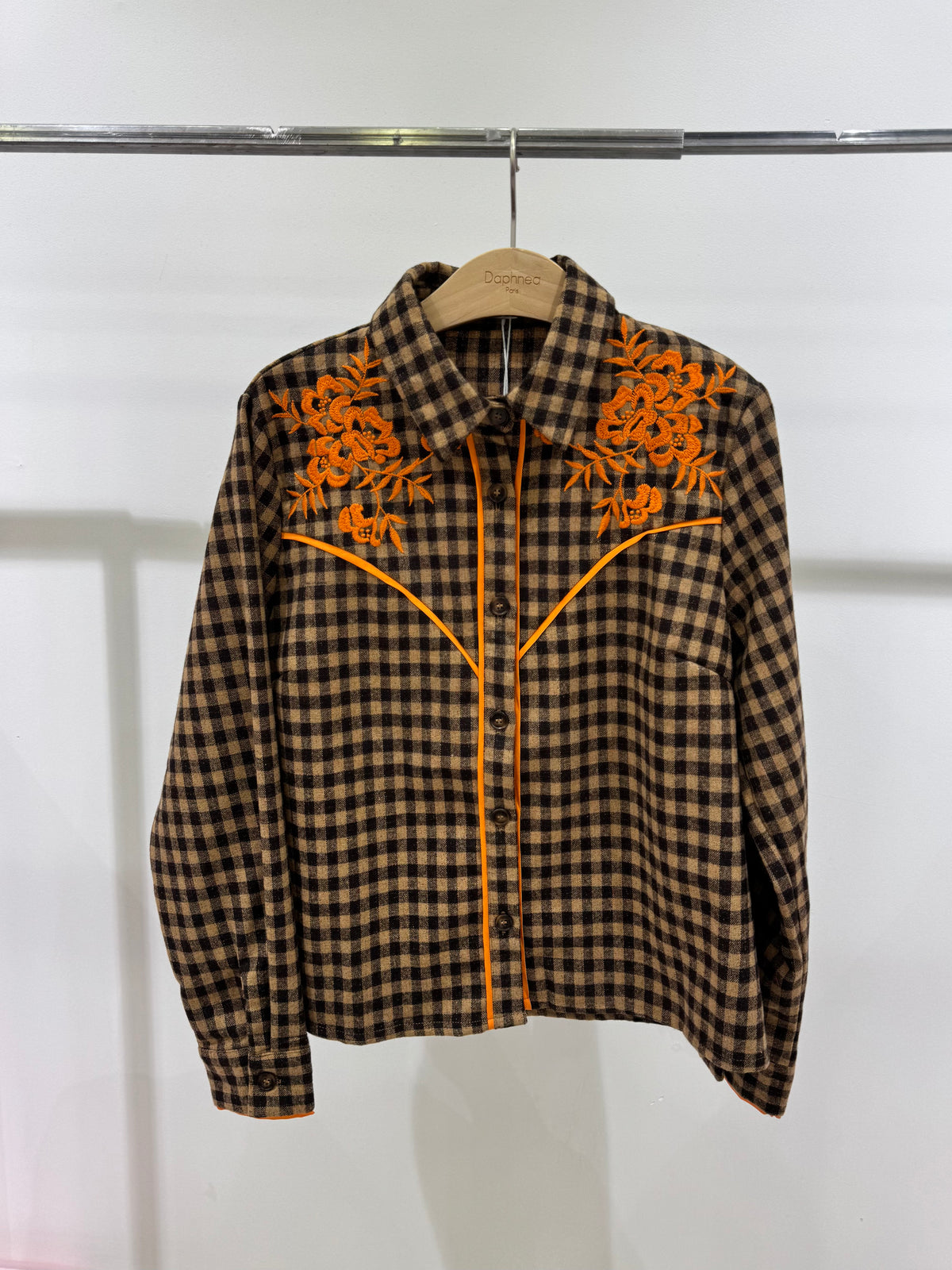 Camisa vaquera a cuadros con bordados florales en contraste - 6186