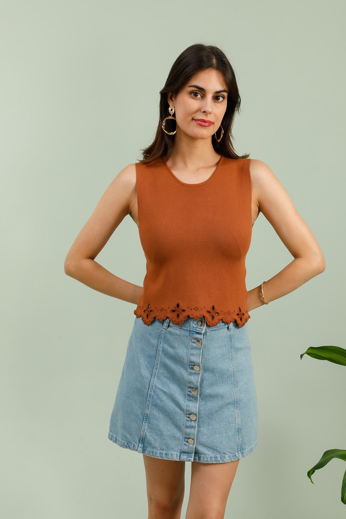 A1536 Débardeur en maille