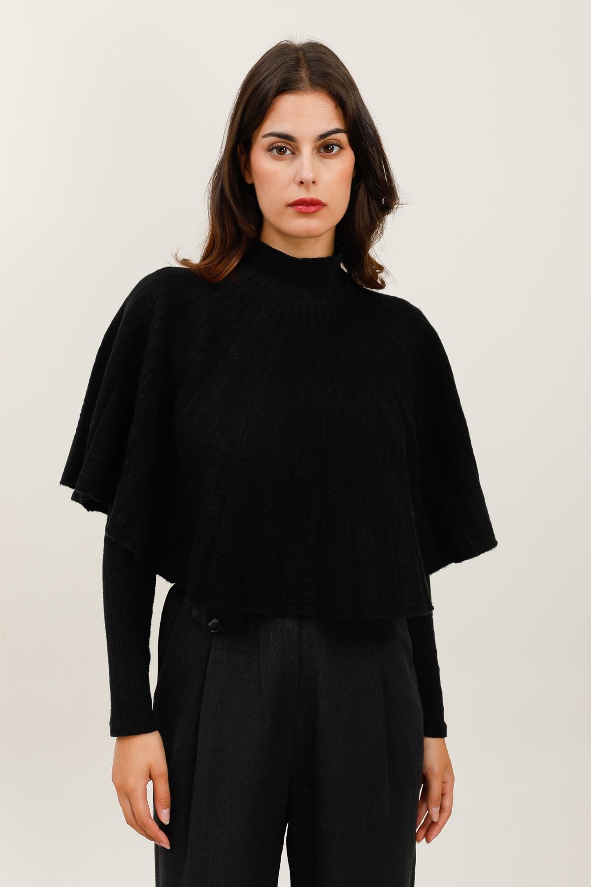 A1551 Cape en maille