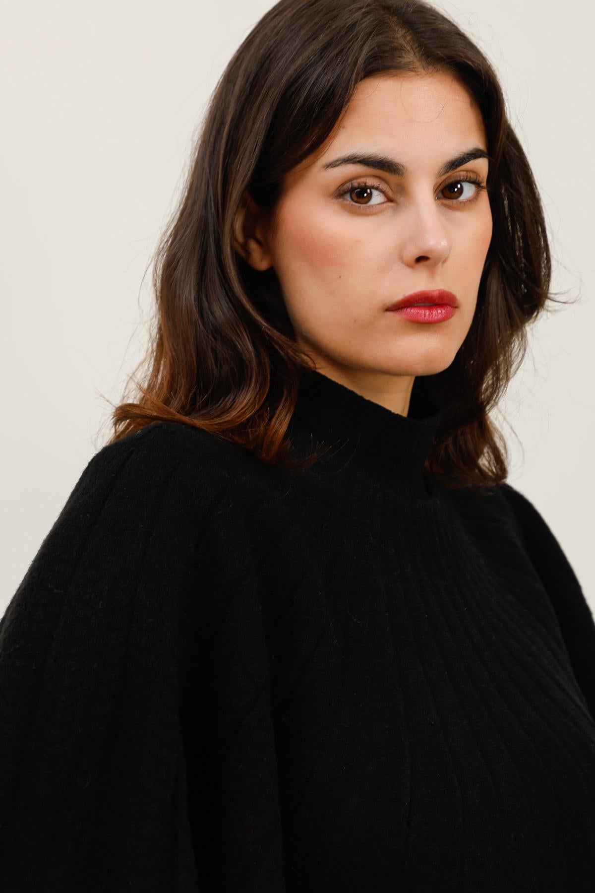 A1551 Cape en maille