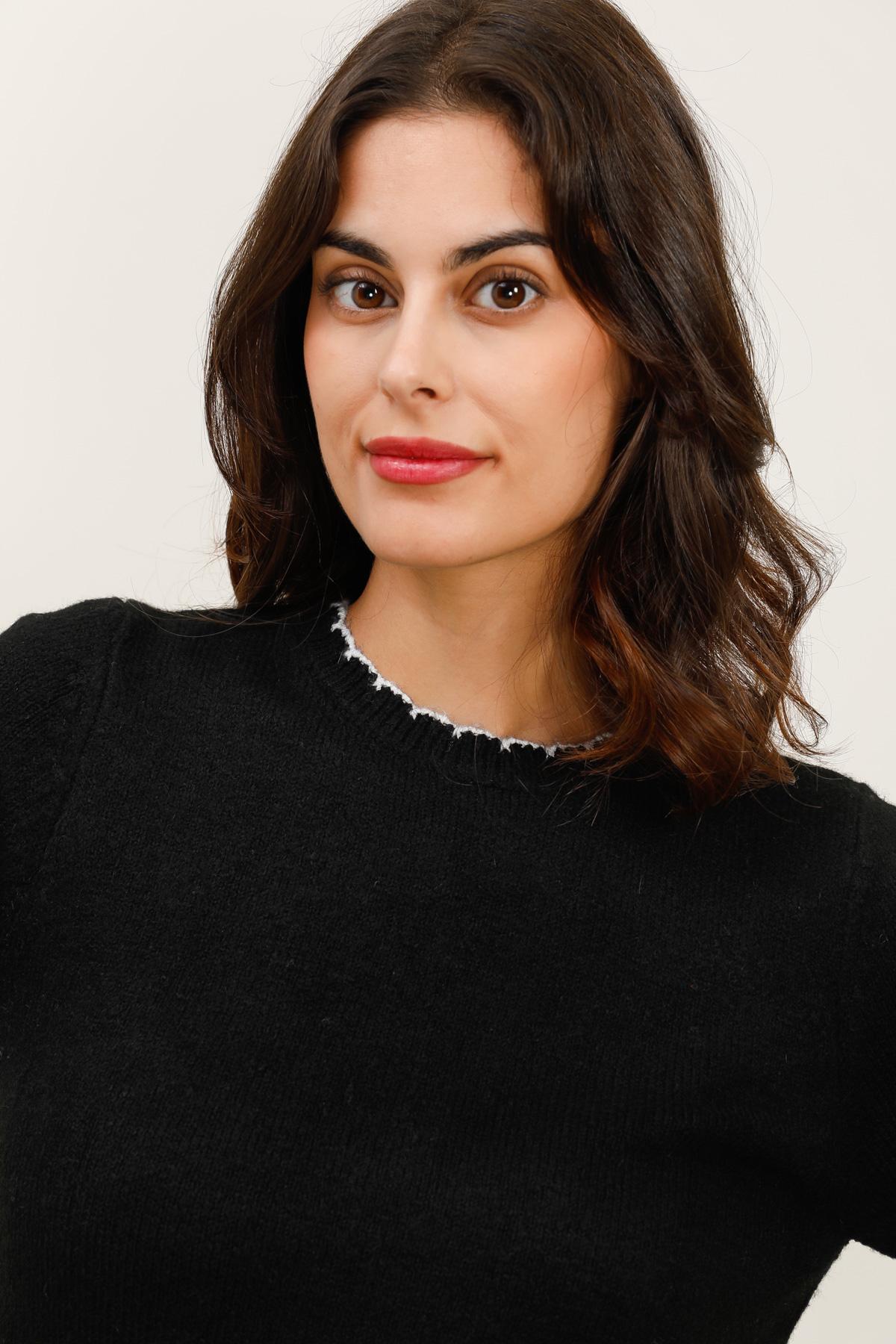 A1553 Pull festonné